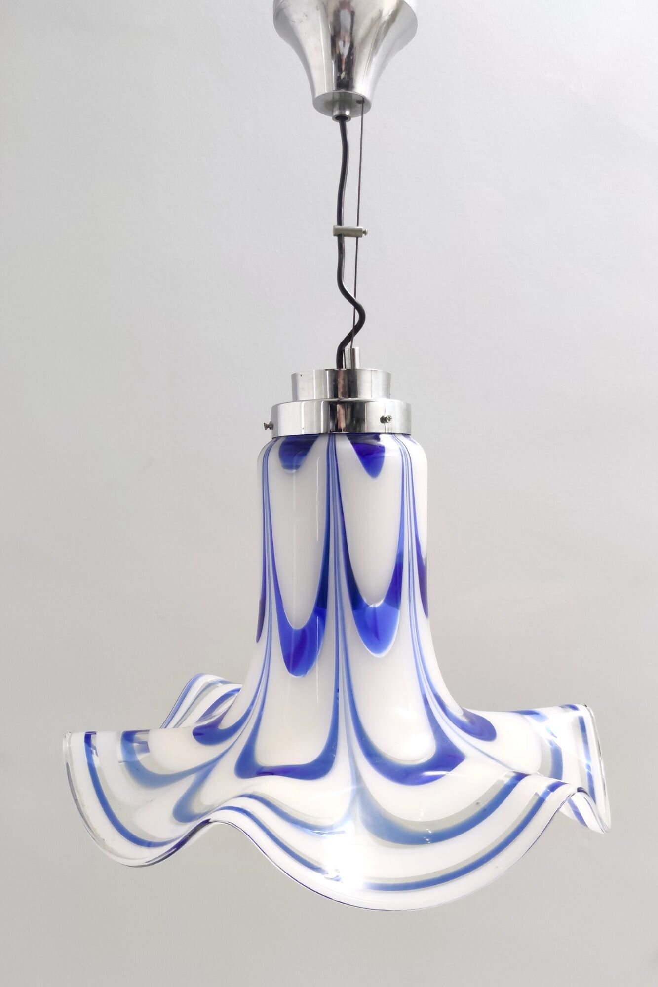Postmodern blue & white murano glass pendant lamp