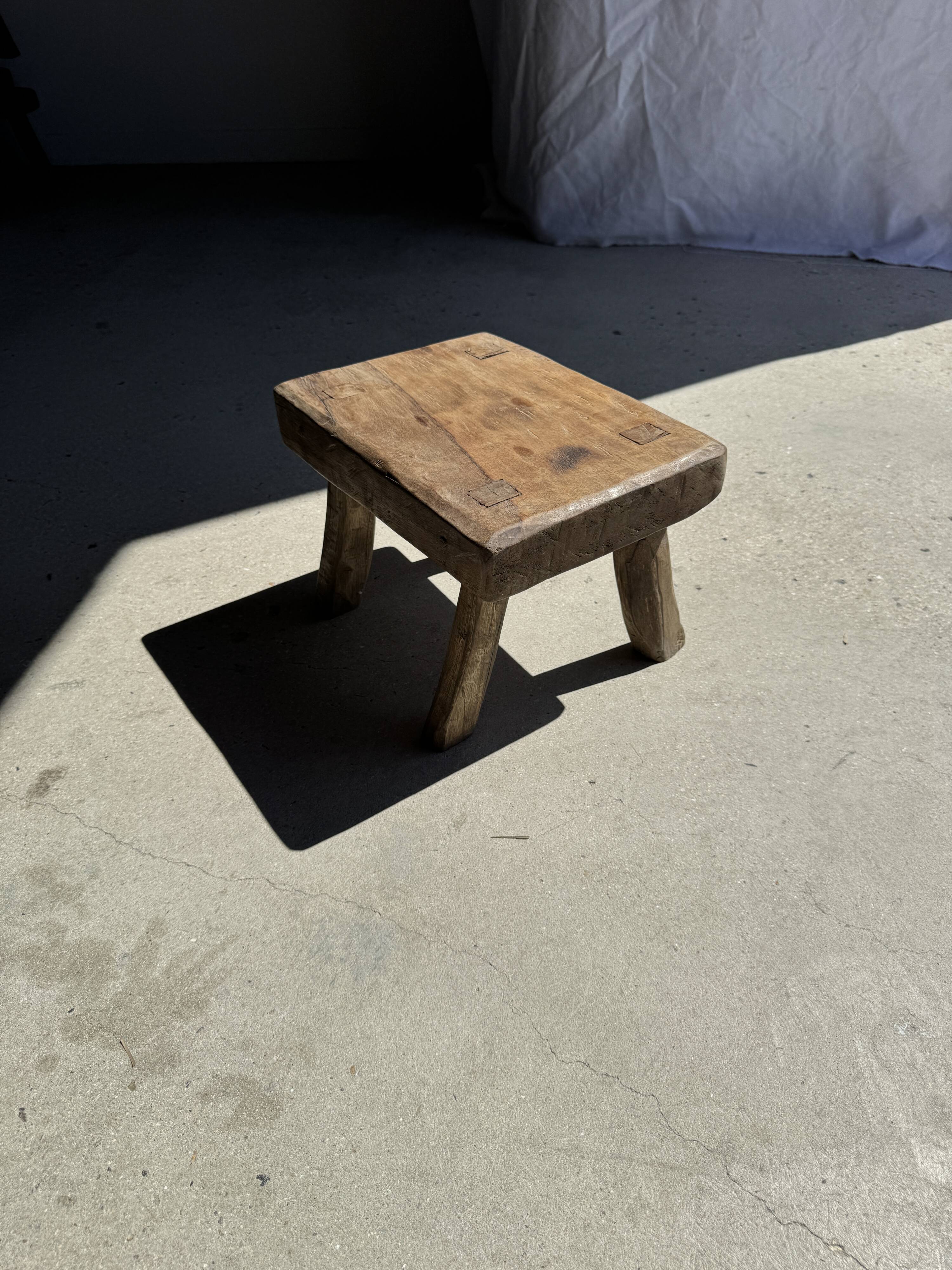 Petit stool, tabouret d'appoint en teck massif ovale wabi-sabi H25 37x27
