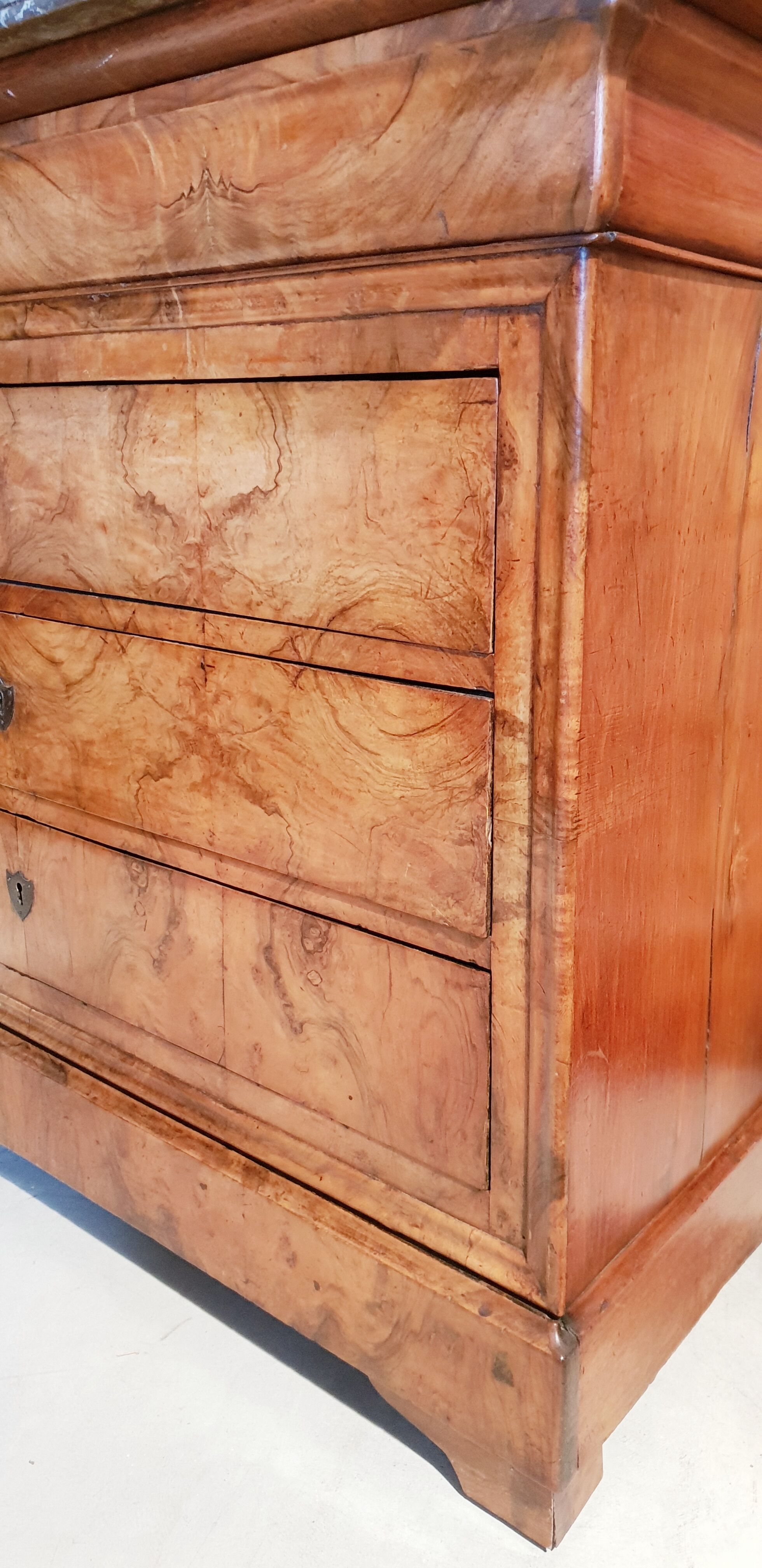 Louis Philippe dresser