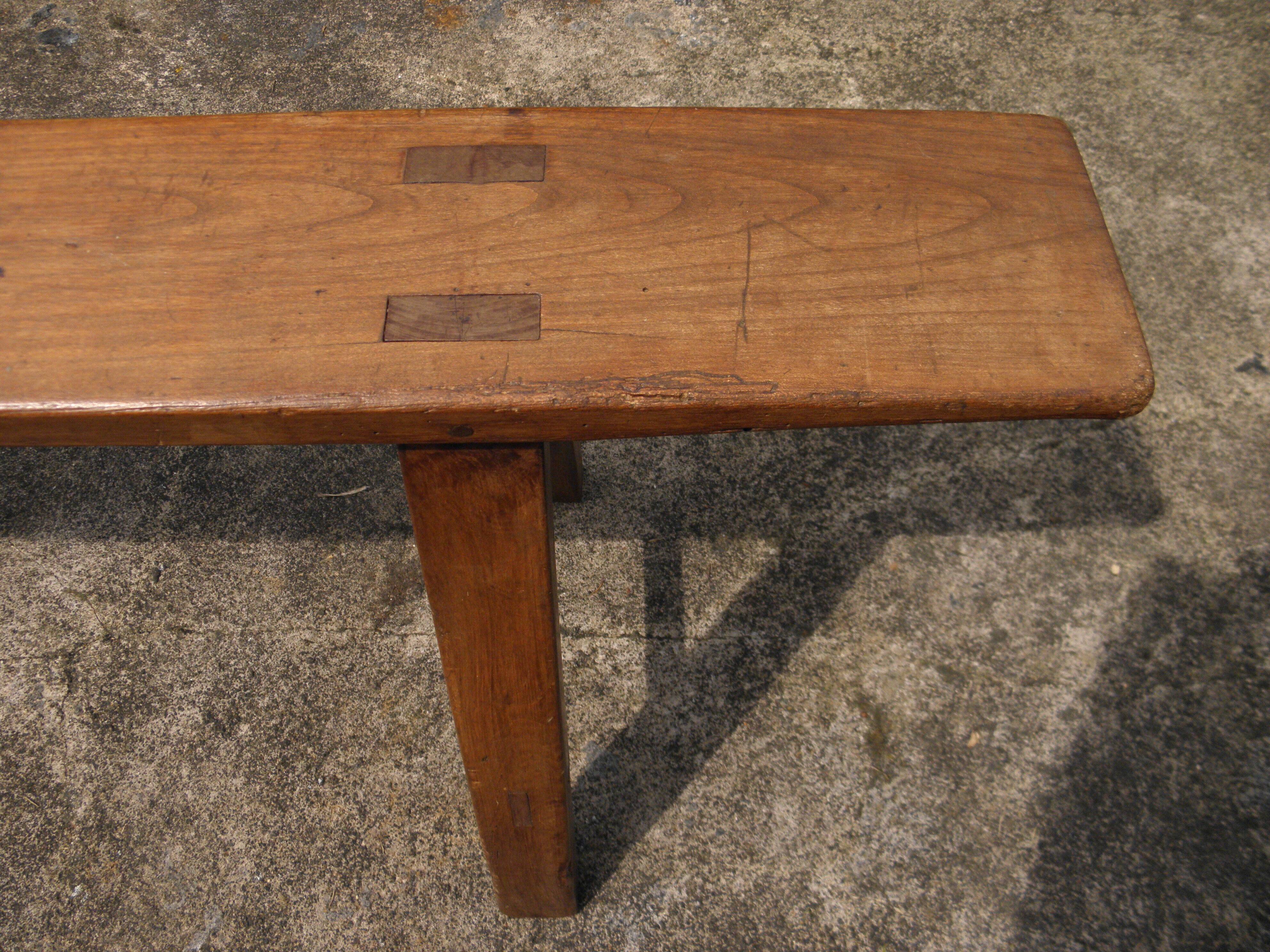 Paire de bancs de ferme en merisier 183 cm.