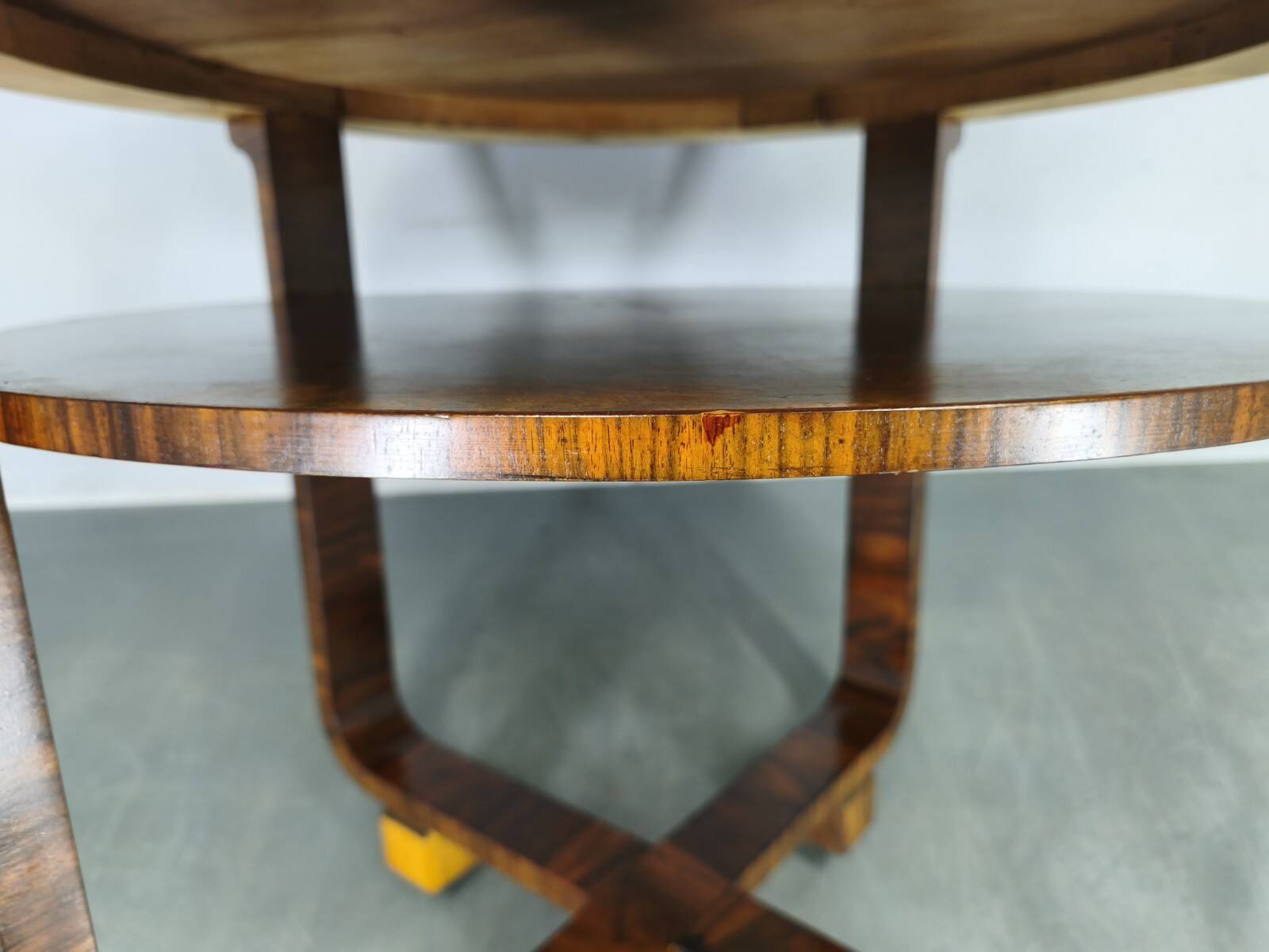 Table basse en placage de noyer Art Déco, Tchécoslovaquie, années 1930