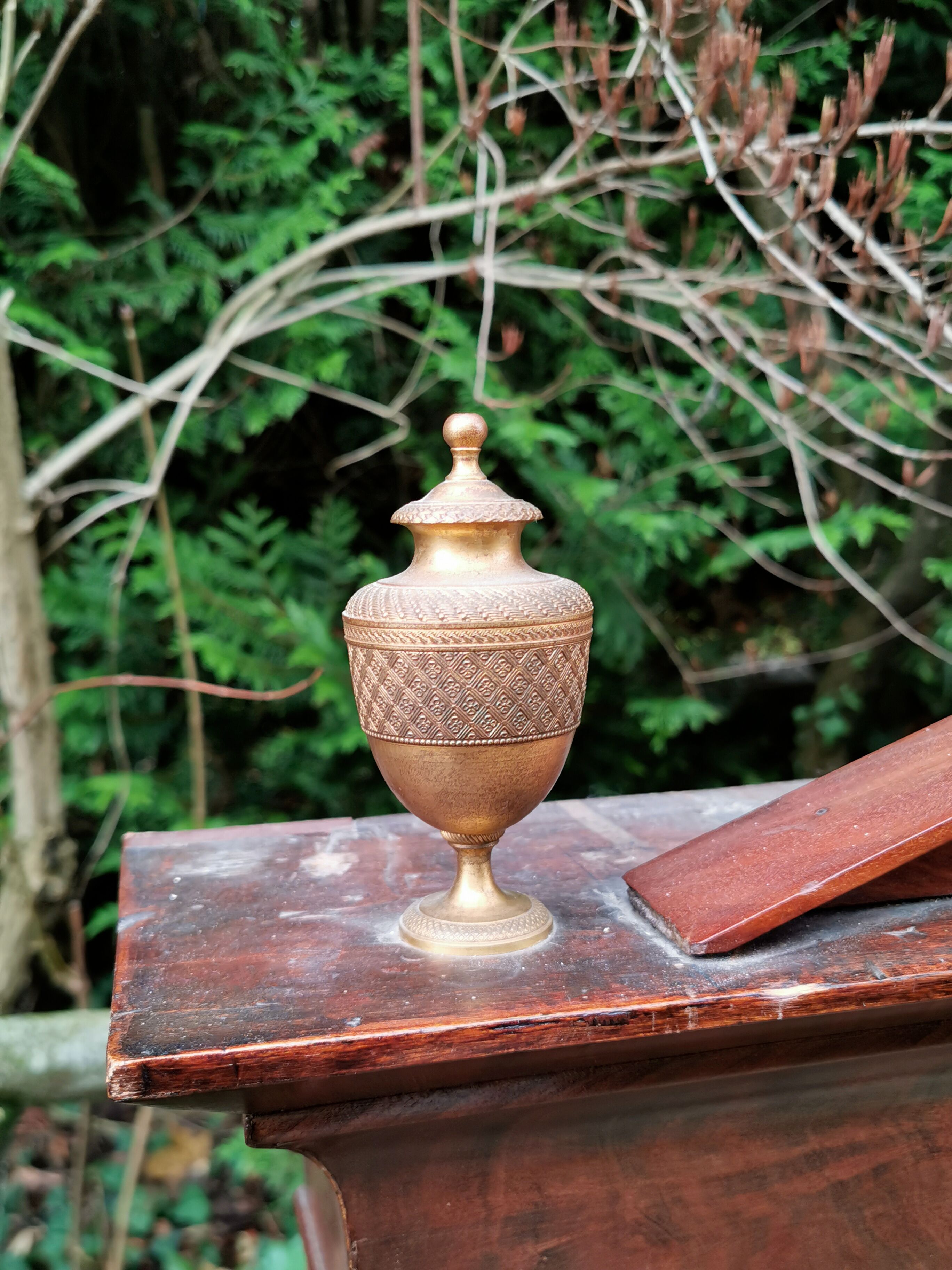 Mahogany pediment mirror with Empire-style cariatids. Return from Egypt