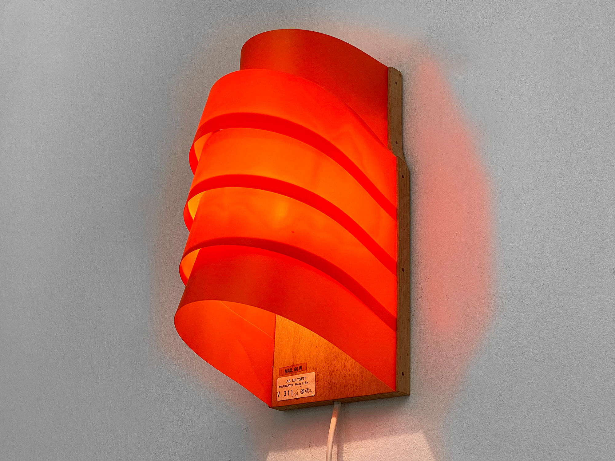 Wall light/sconce V 311 by Hans-Agne Jakobsson for Ellysett. Sweden 1970s
