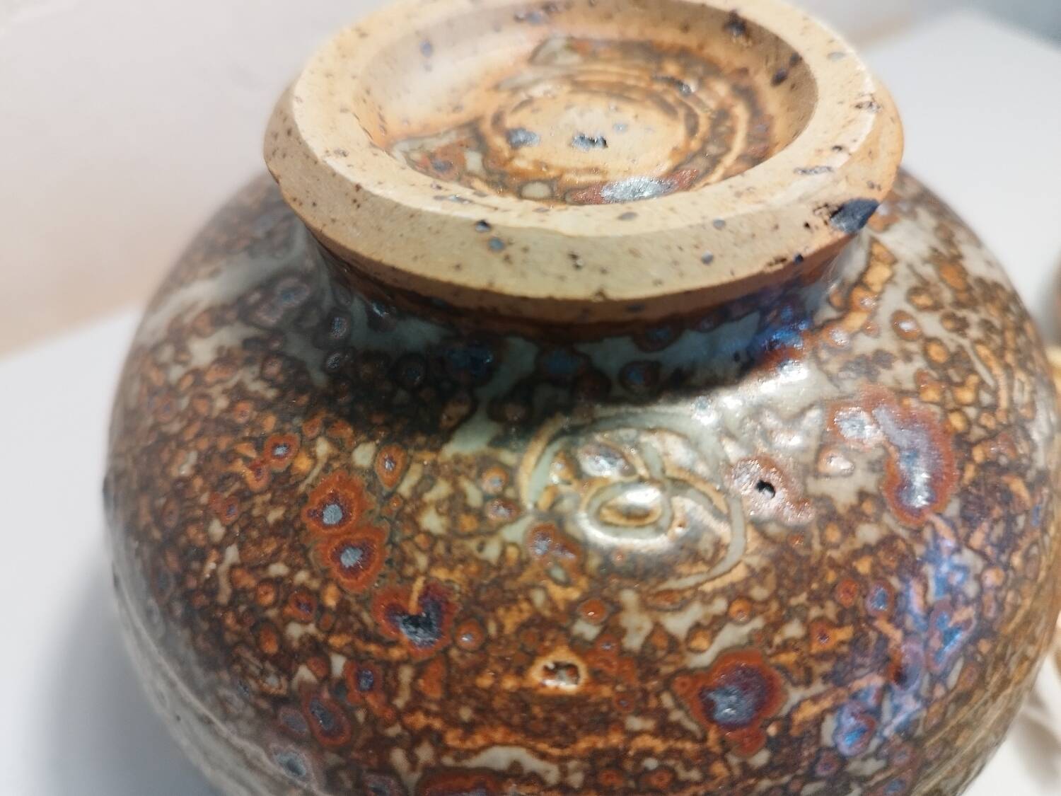 Pyrite sandstone vase pocket