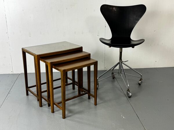 Ensemble de tables gigognes vintage danoise moderniste du milieu du siècle, années 1960, ensemble de 3.