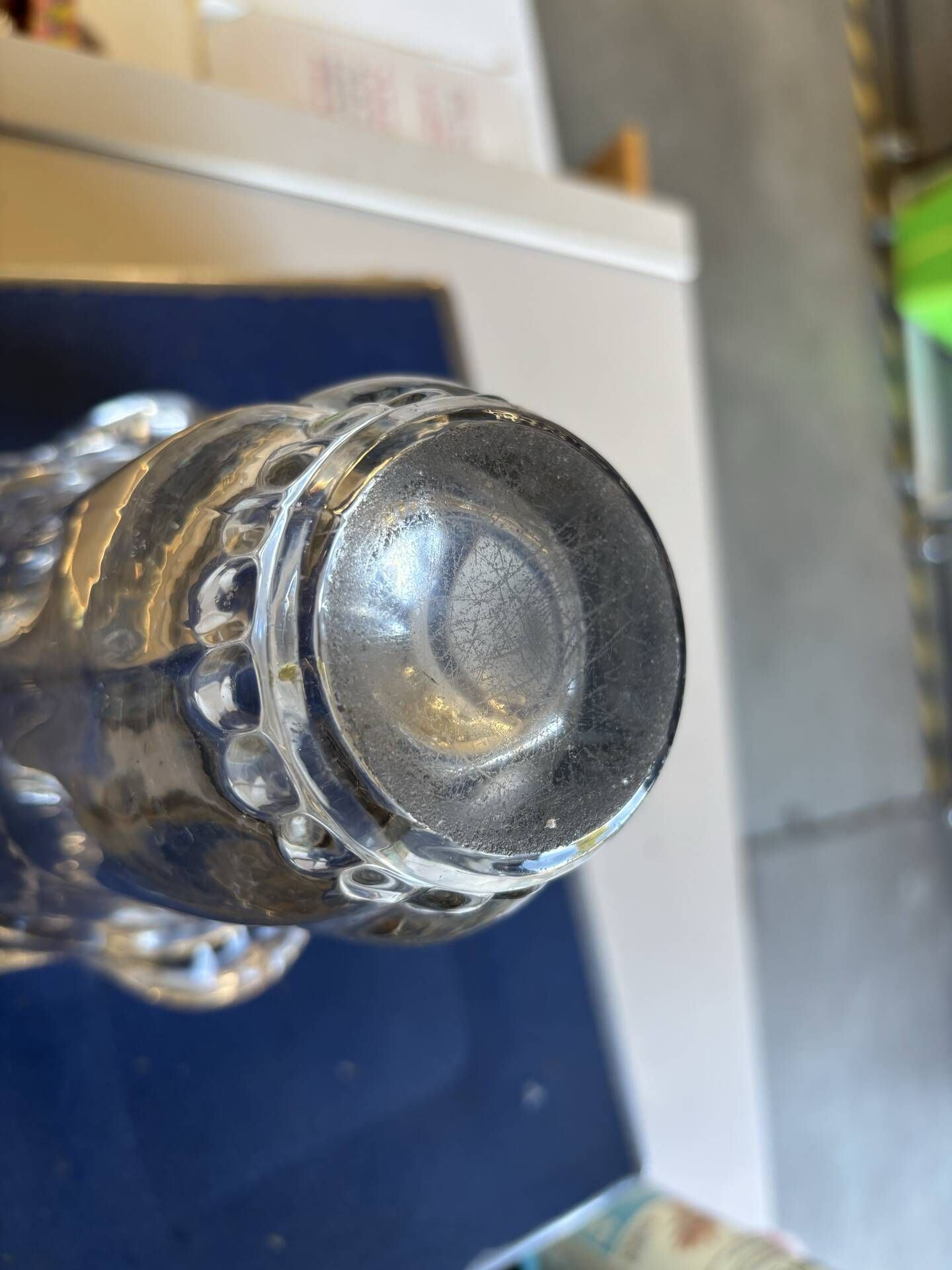 Tulip vase in Daum crystal from the 1960s.