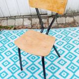 Bureau d'écolier et sa chaise