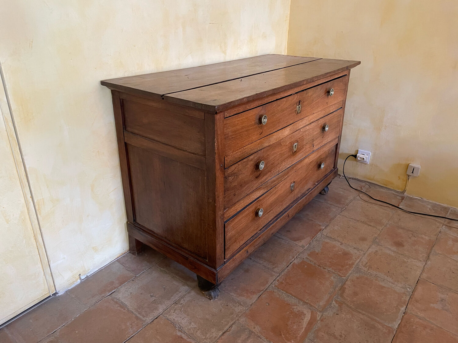 Chest of drawers in walnut and oak nineteenth