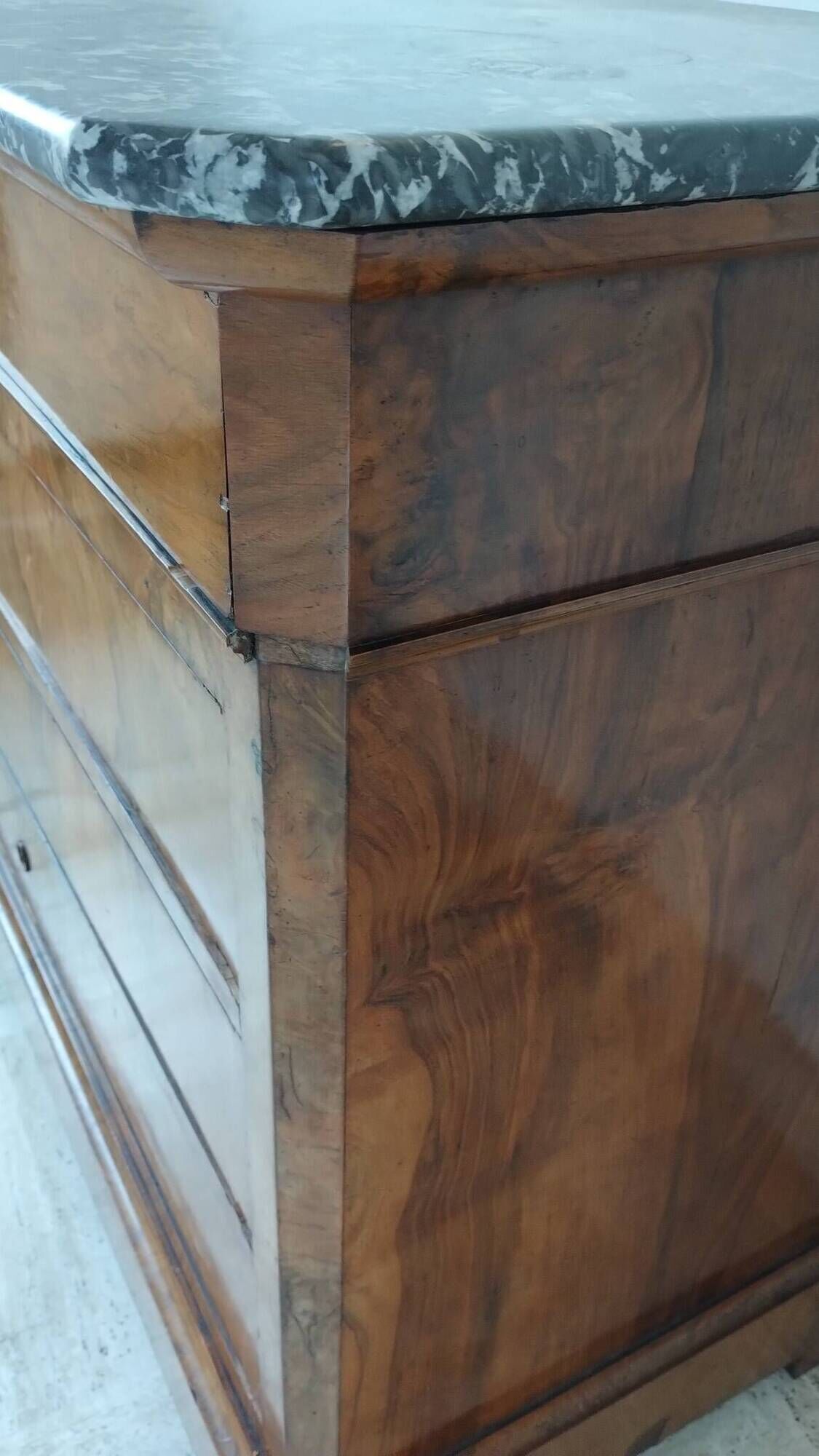 Louis Philippe style chest of drawers in marquetry wood