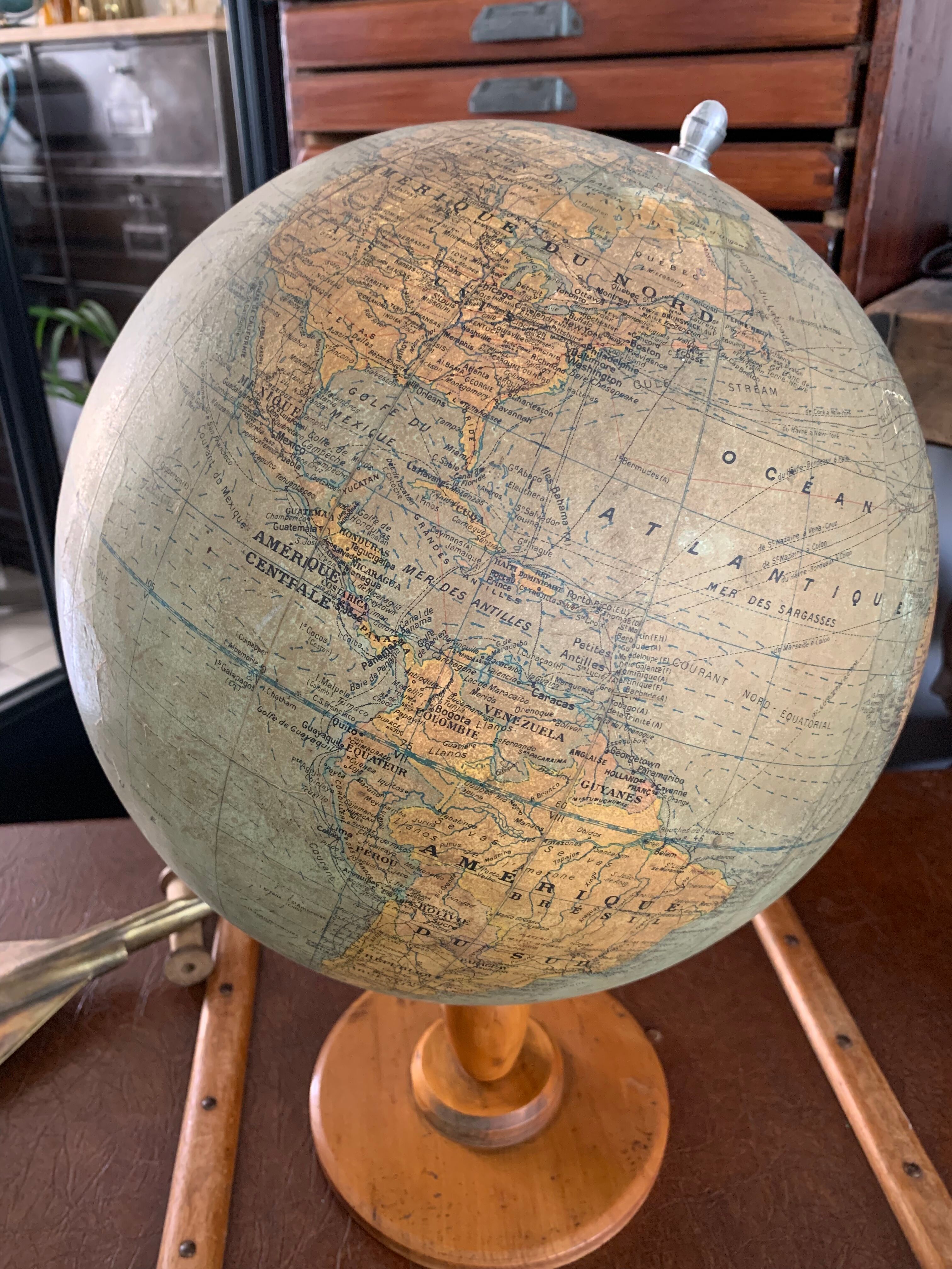 Former world globe Girard Barrère and Thomas vintage