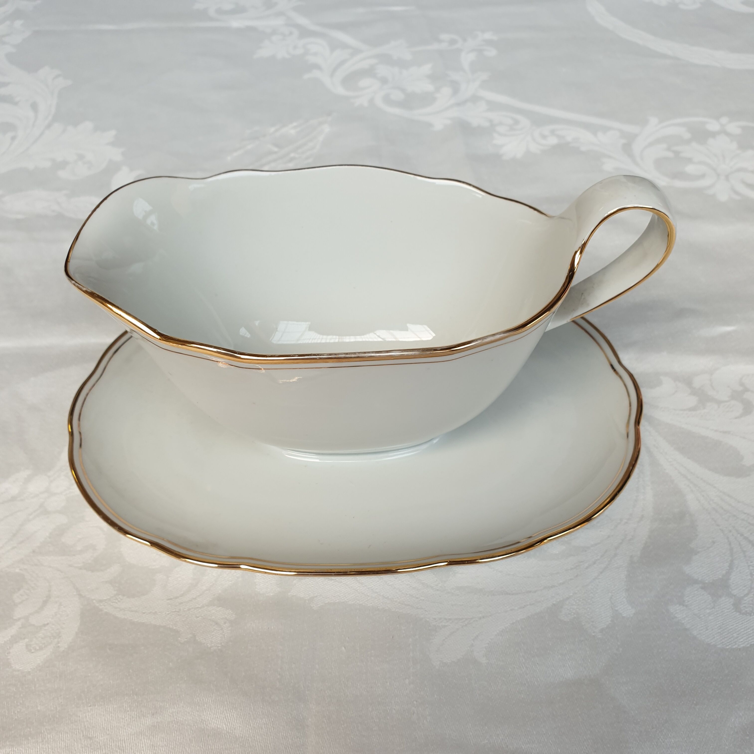 Saucière porcelaine blanche début XXème