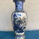 Vase balustre en porcelaine blanche et azur, décor peint à la main, Chine début XXe