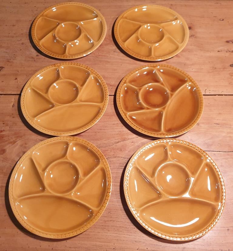 Set of 6 round plates with Gien France compartments