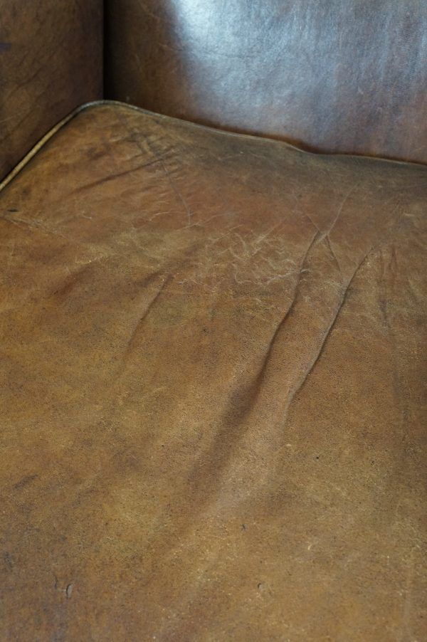 Paire de fauteuils en cuir de mouton