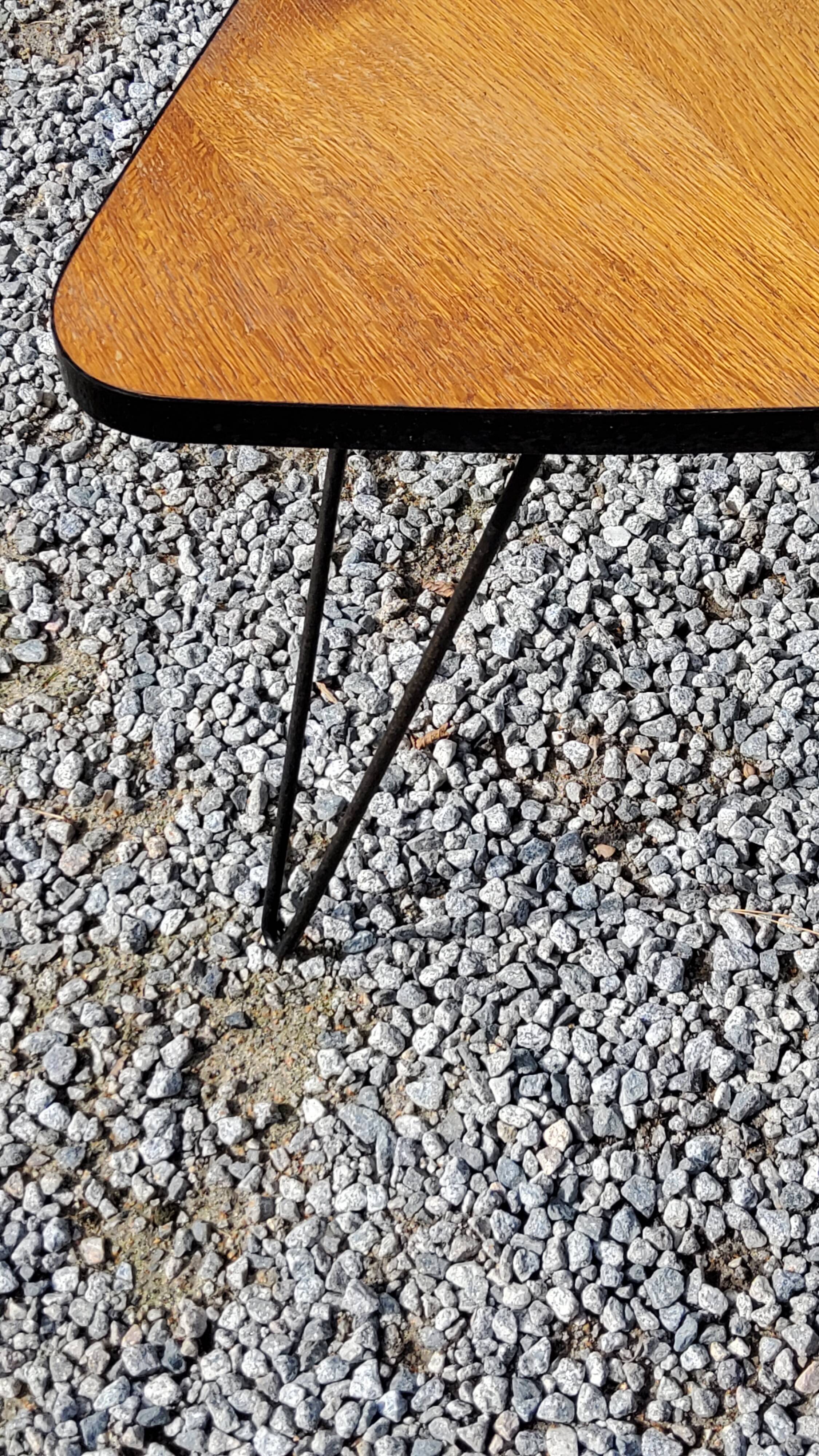 Triangle coffee table in golden blond oak base full iron of the 50s