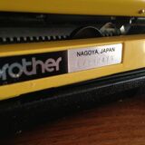 Typewriter brother 800 deluxe yellow