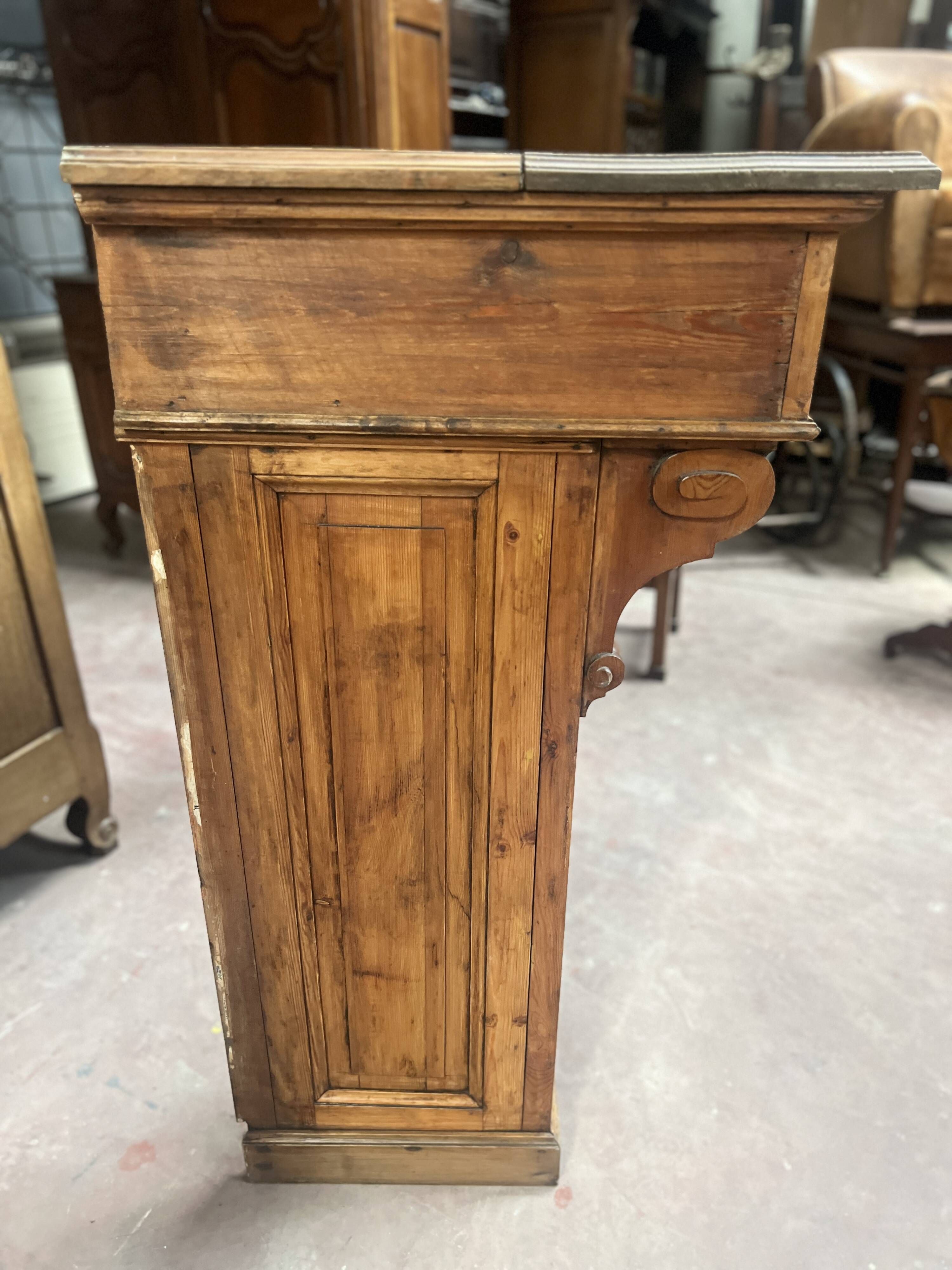 Louis XVI style fireplace in solid fir, 19th century.