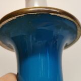 Lampe en verre bleu avec plateau en laiton