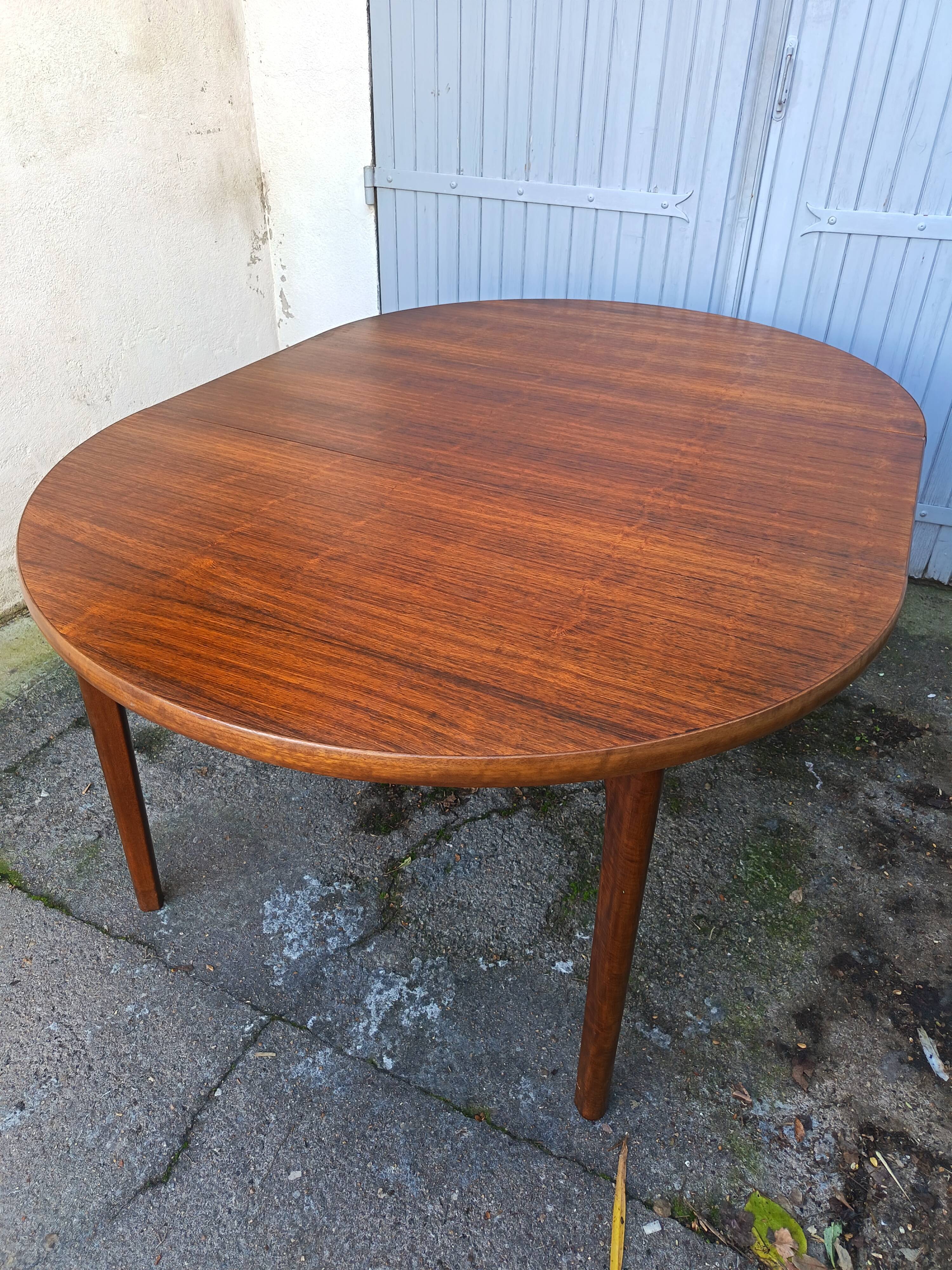 Henning Sorensen extendable dining table in rosewood from the 1960s.
