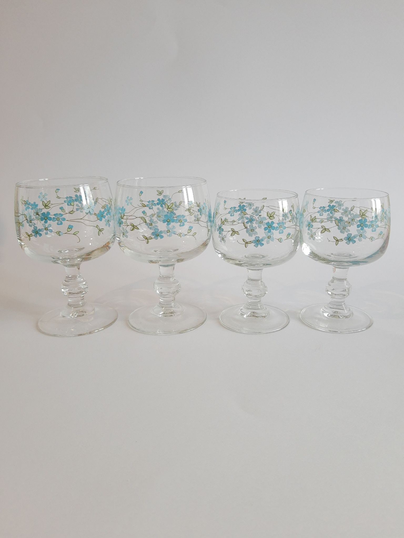 Set of 4 glasses with feet model Véronica Forget-me-nots France vintage