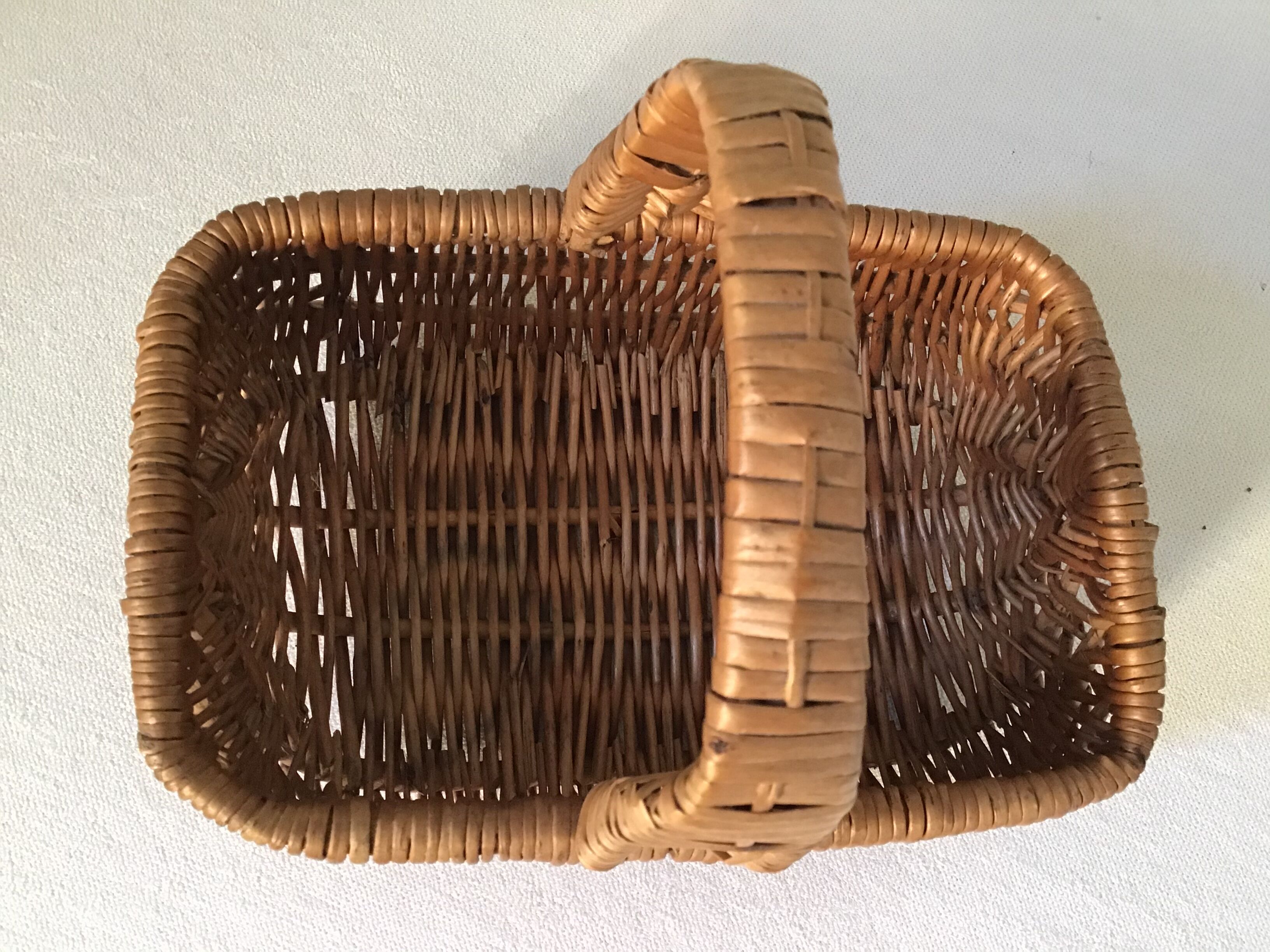 Panier osier fillette vintage