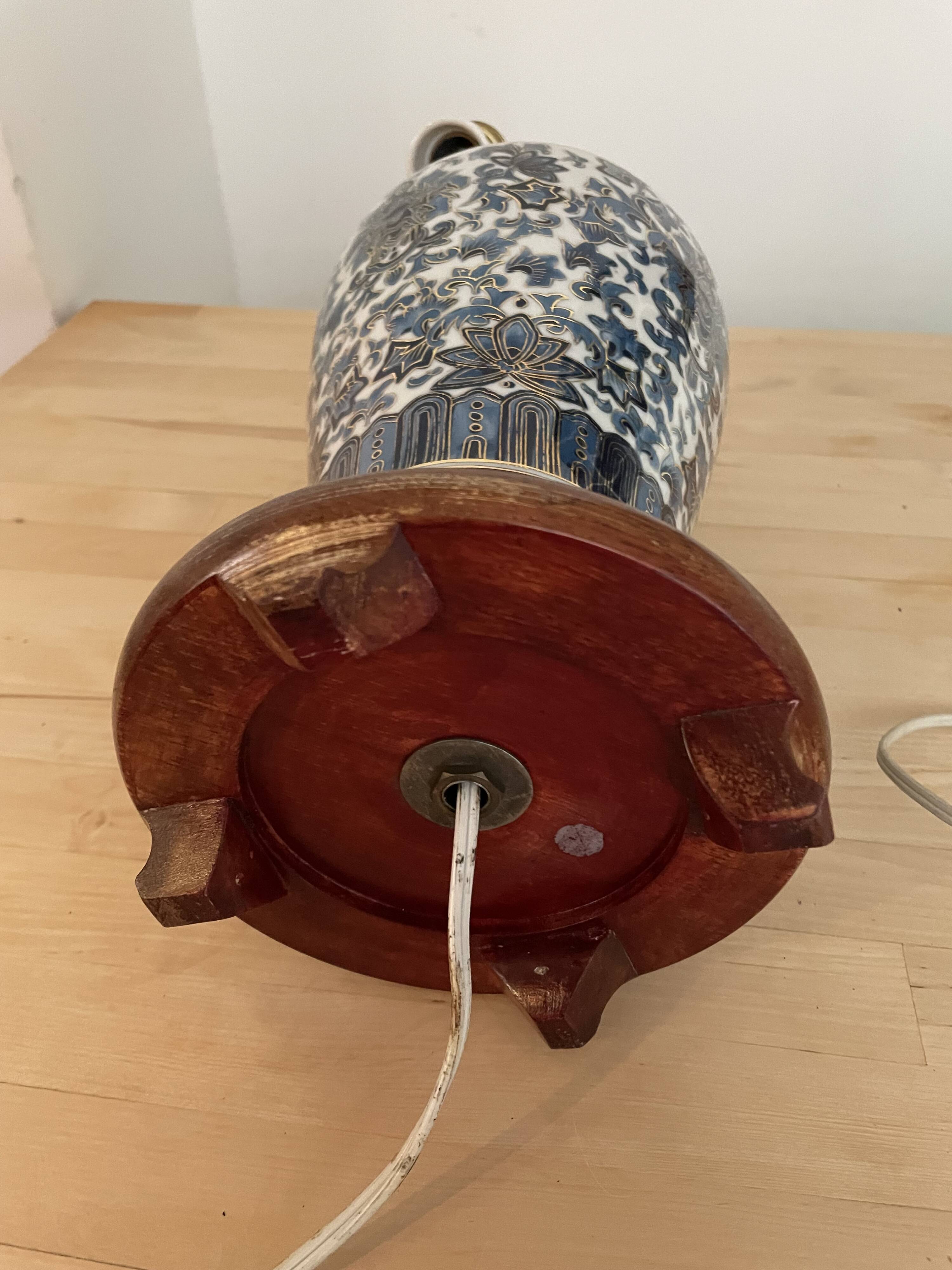 Chinese porcelain table lamp