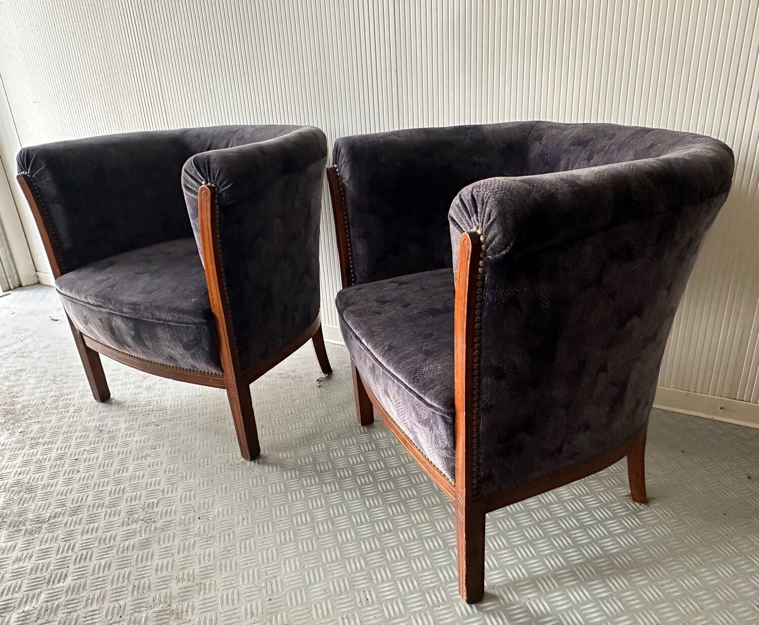 Pair of vintage barrel chairs in blue-grey velvet - 1950s/60s