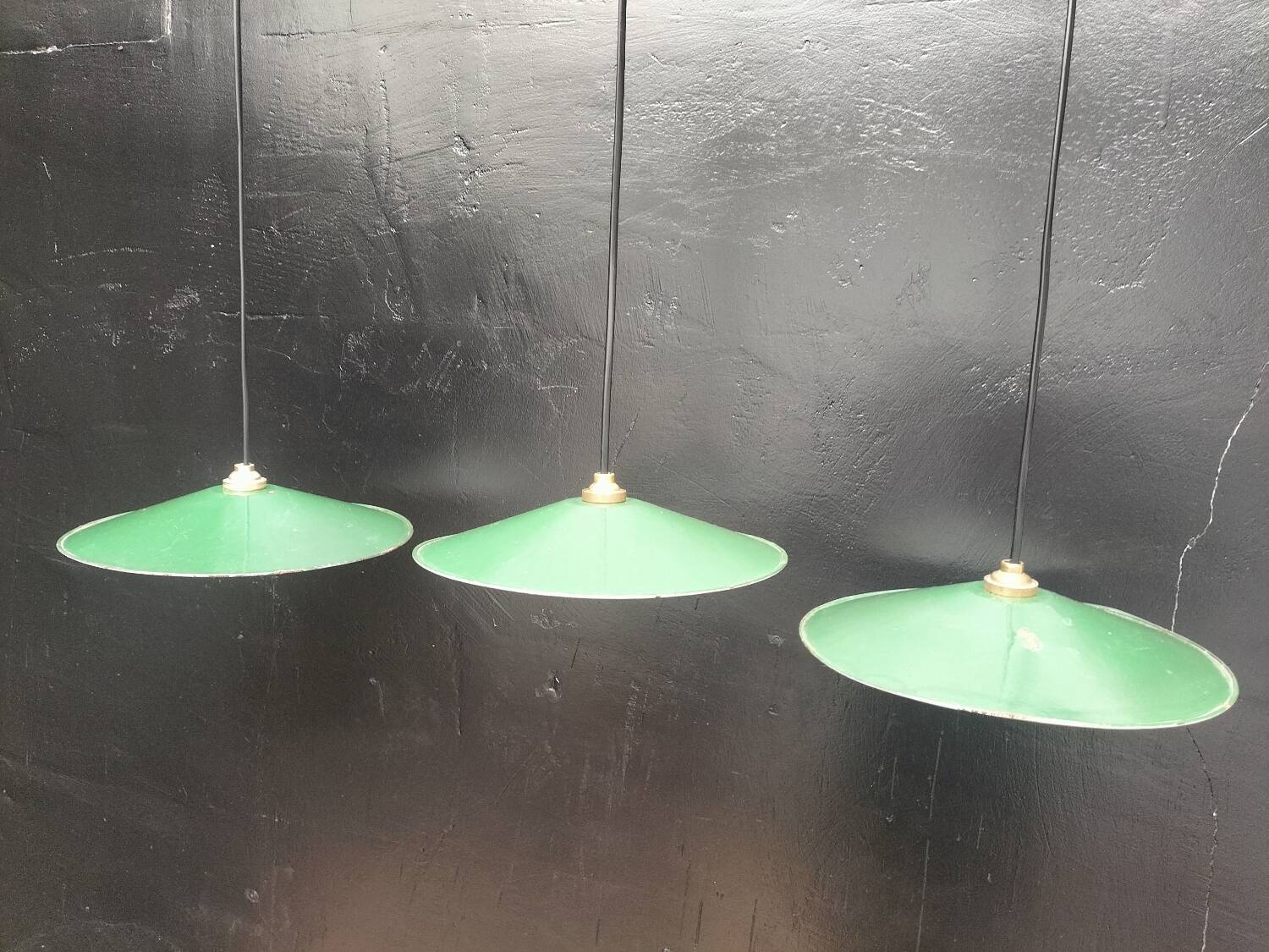 Enamelled sheet metal suspensions