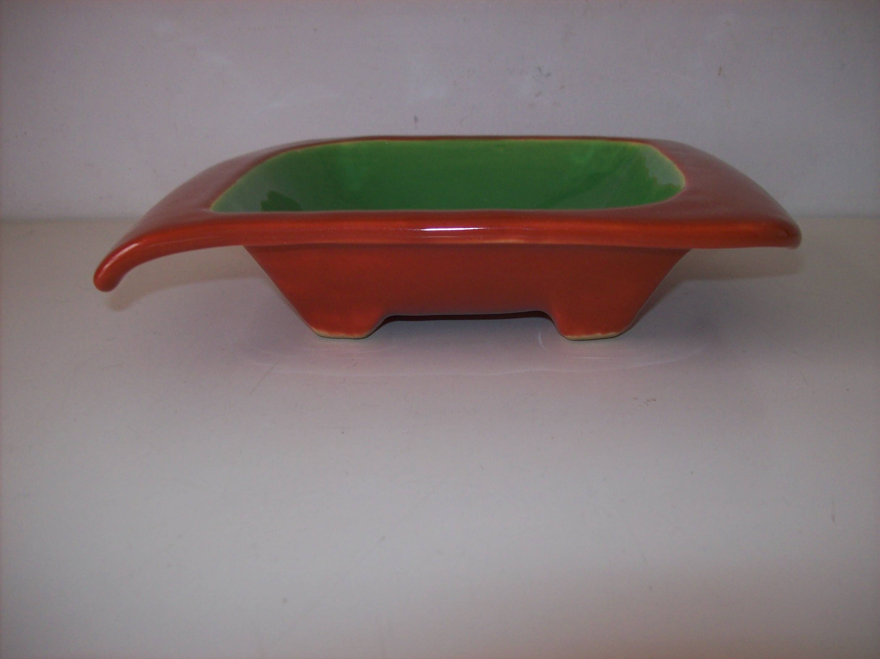 Free-form ceramic catchall