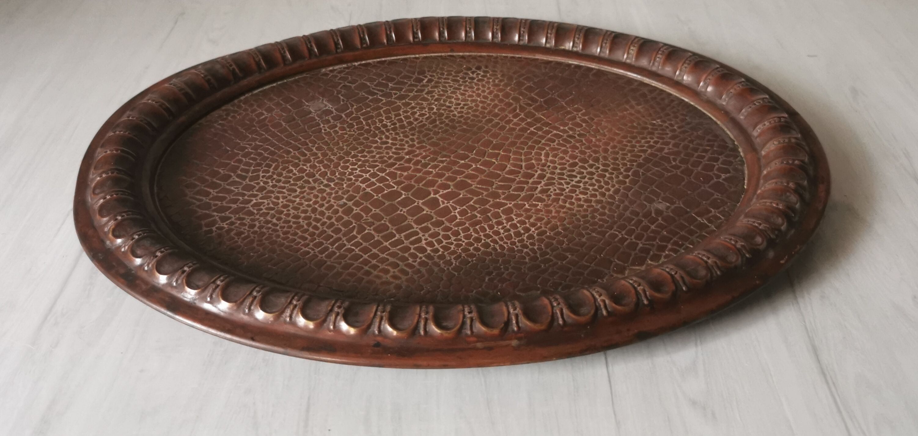 Croco brass dish