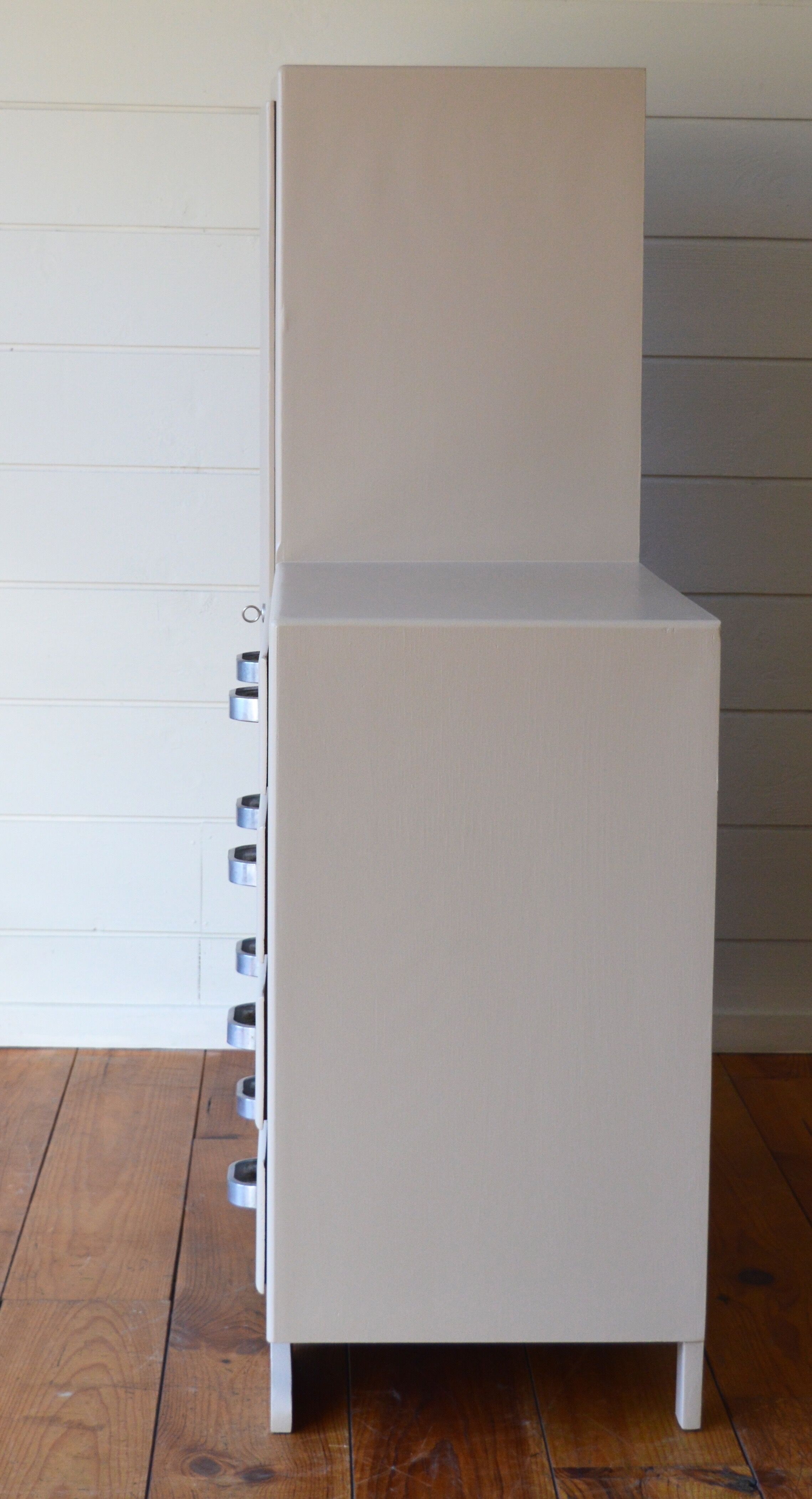 Asymmetrical cabinet