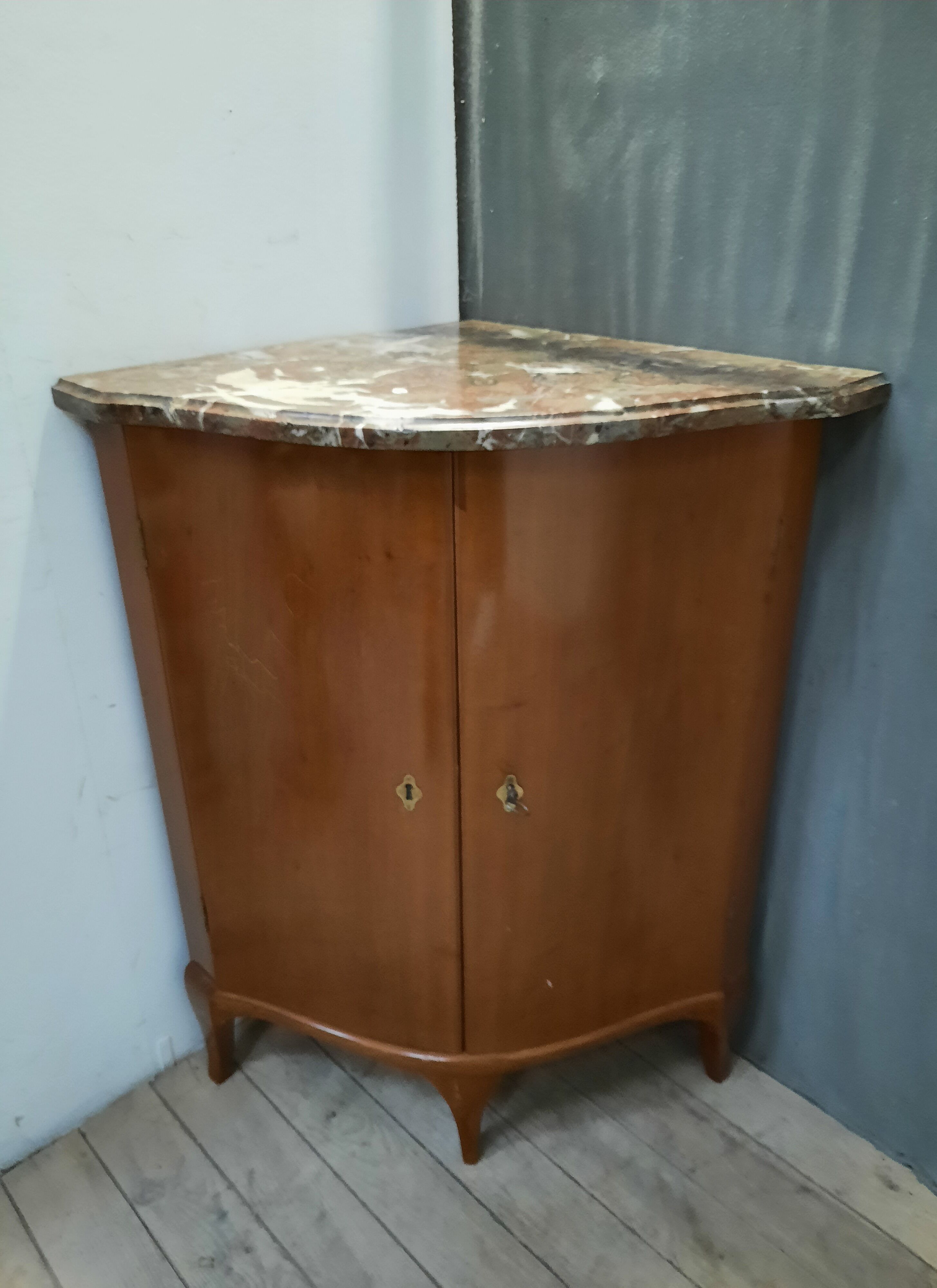 Corner cabinet with 2 doors marble top