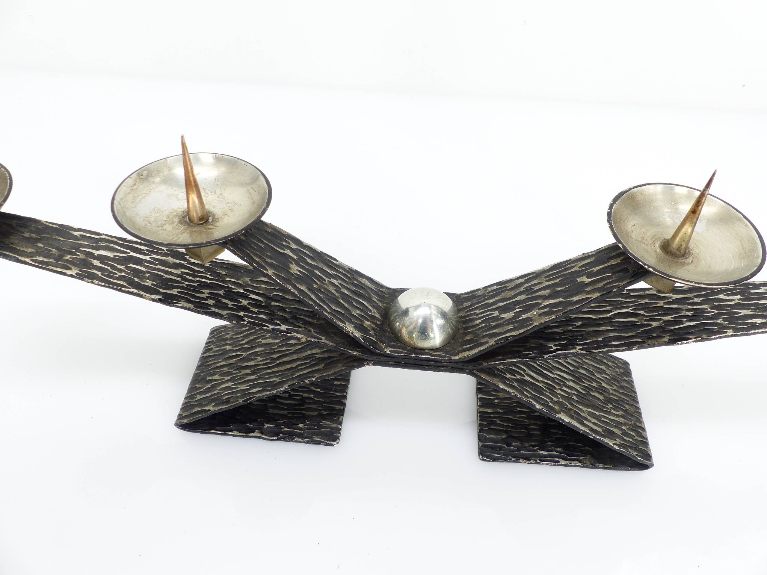Brutalist modernist chandelier with four peaks in hammered metal 1960-1970