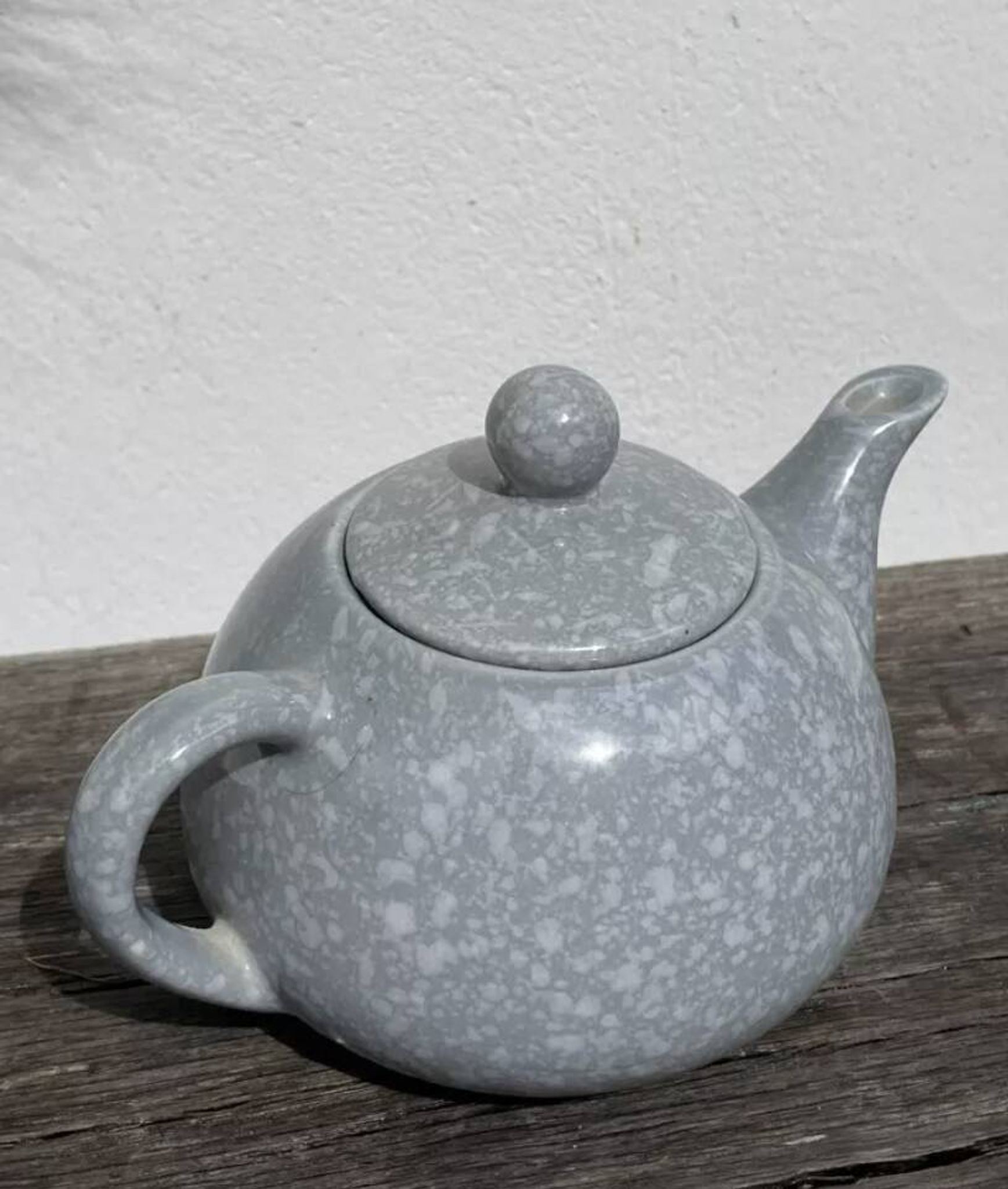Théière 1980 grise et blanche moucheté