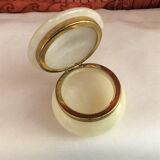 Artisanal alabaster boître white Spain