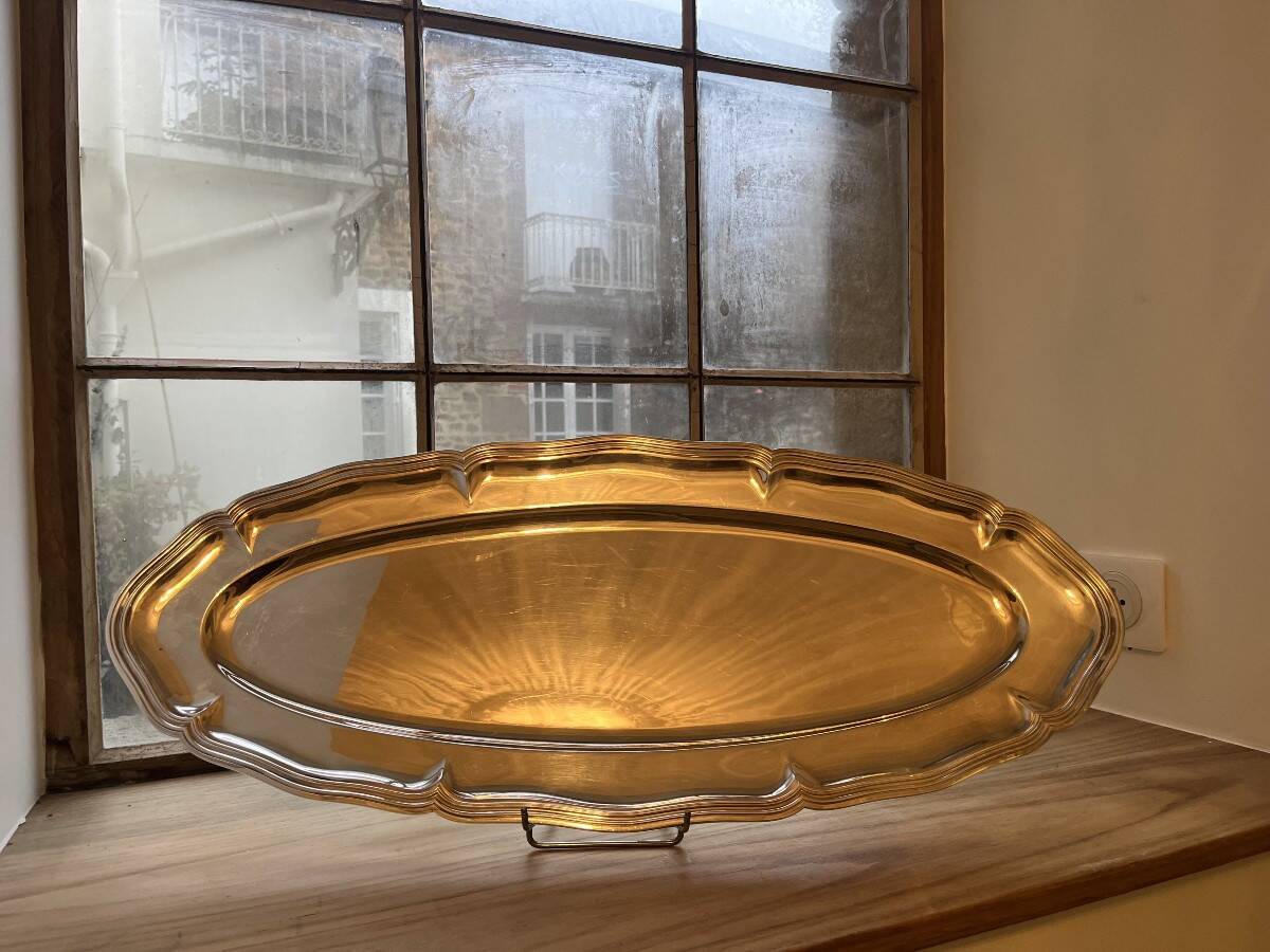 Silver-plated fish dish from the Christofle house.