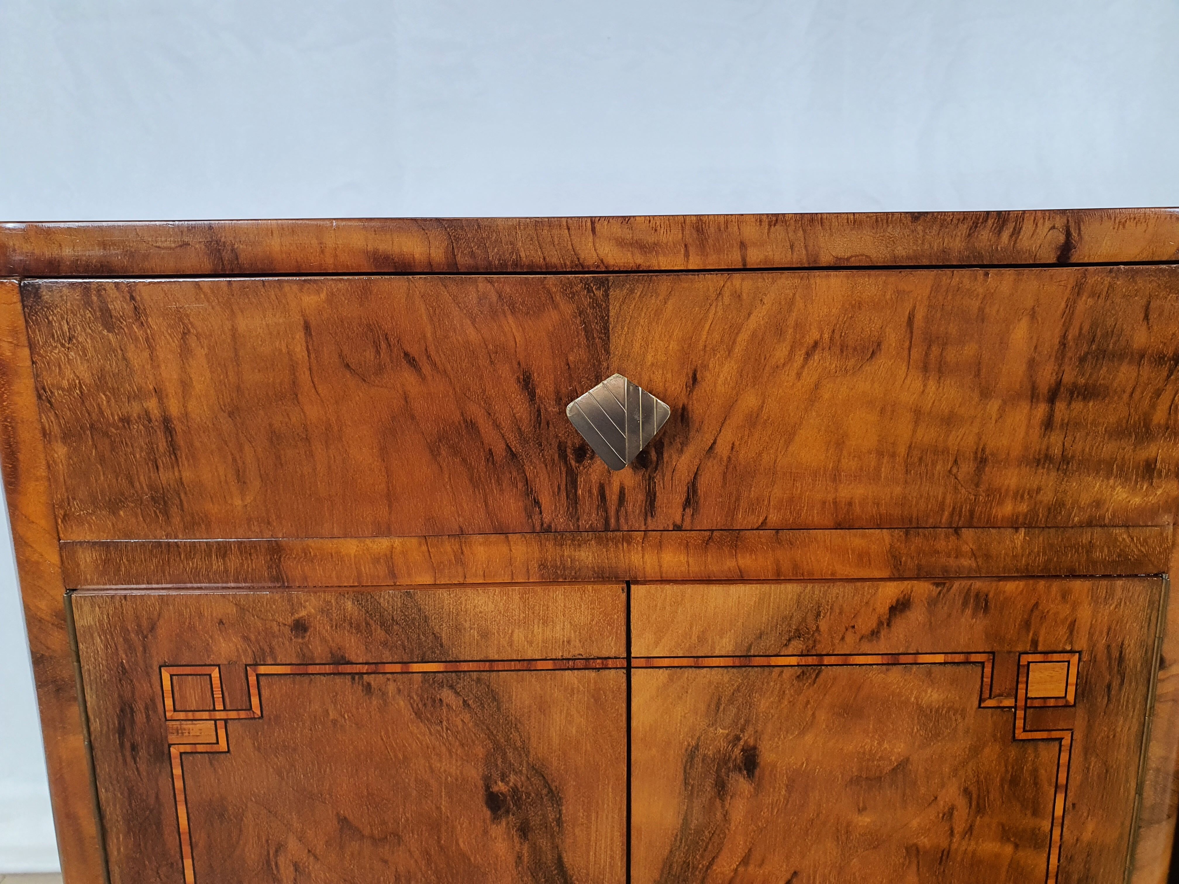 Art Decò Bedsides in Walnut