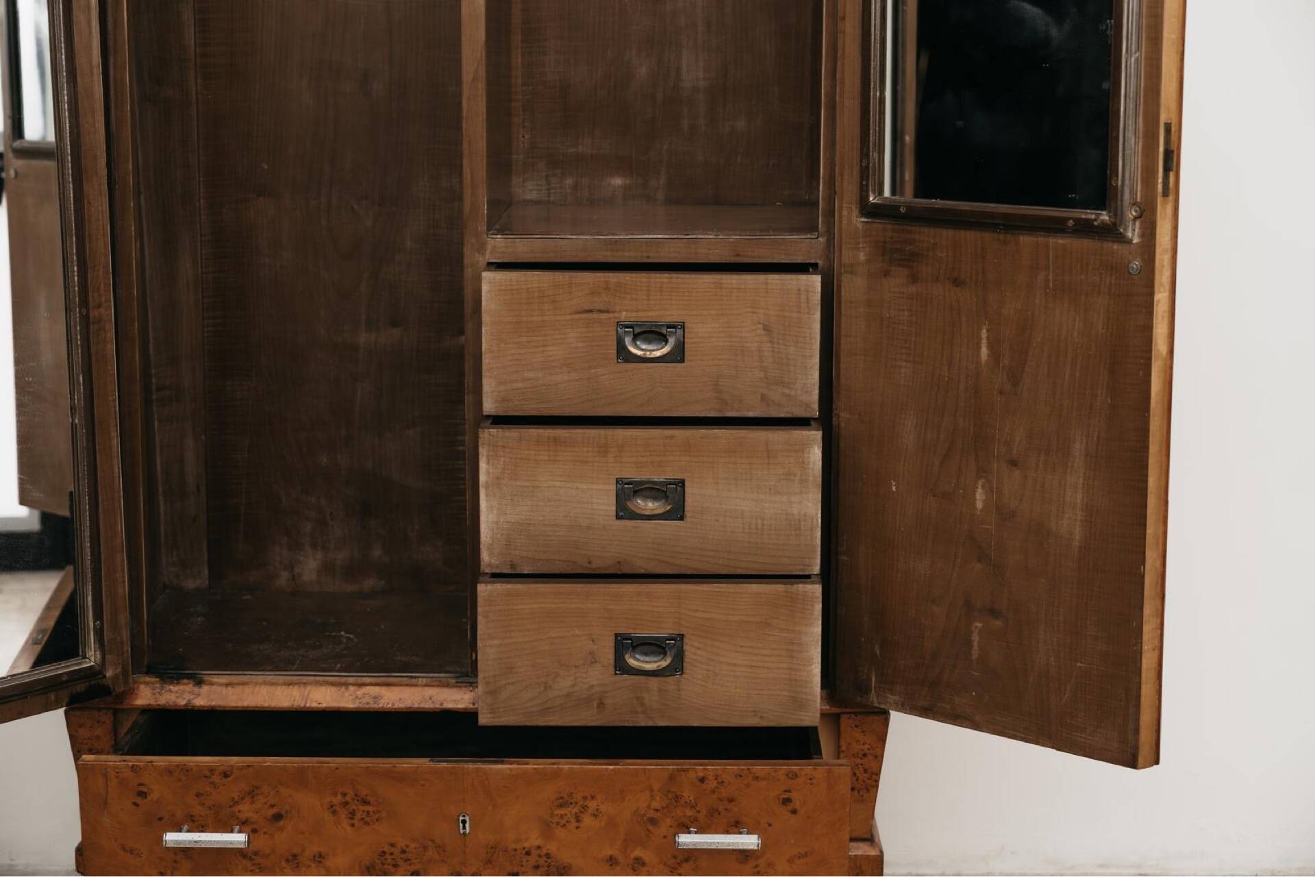 Armoire Cubiste Art Déco en Ronce Années 40 Design Vintage