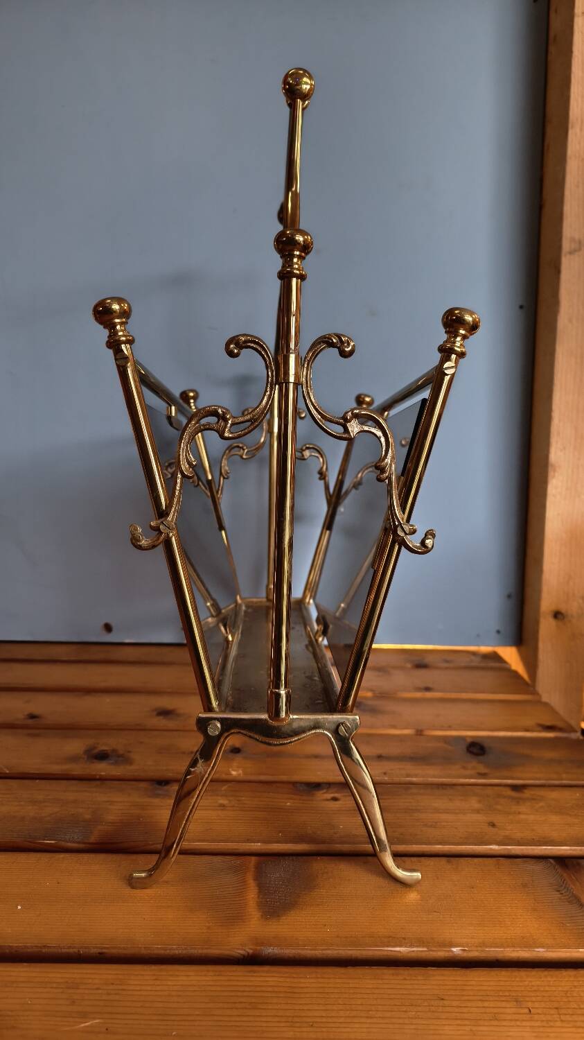 Vintage brass and smoked glass magazine rack - Maison Jansen style - 1970
