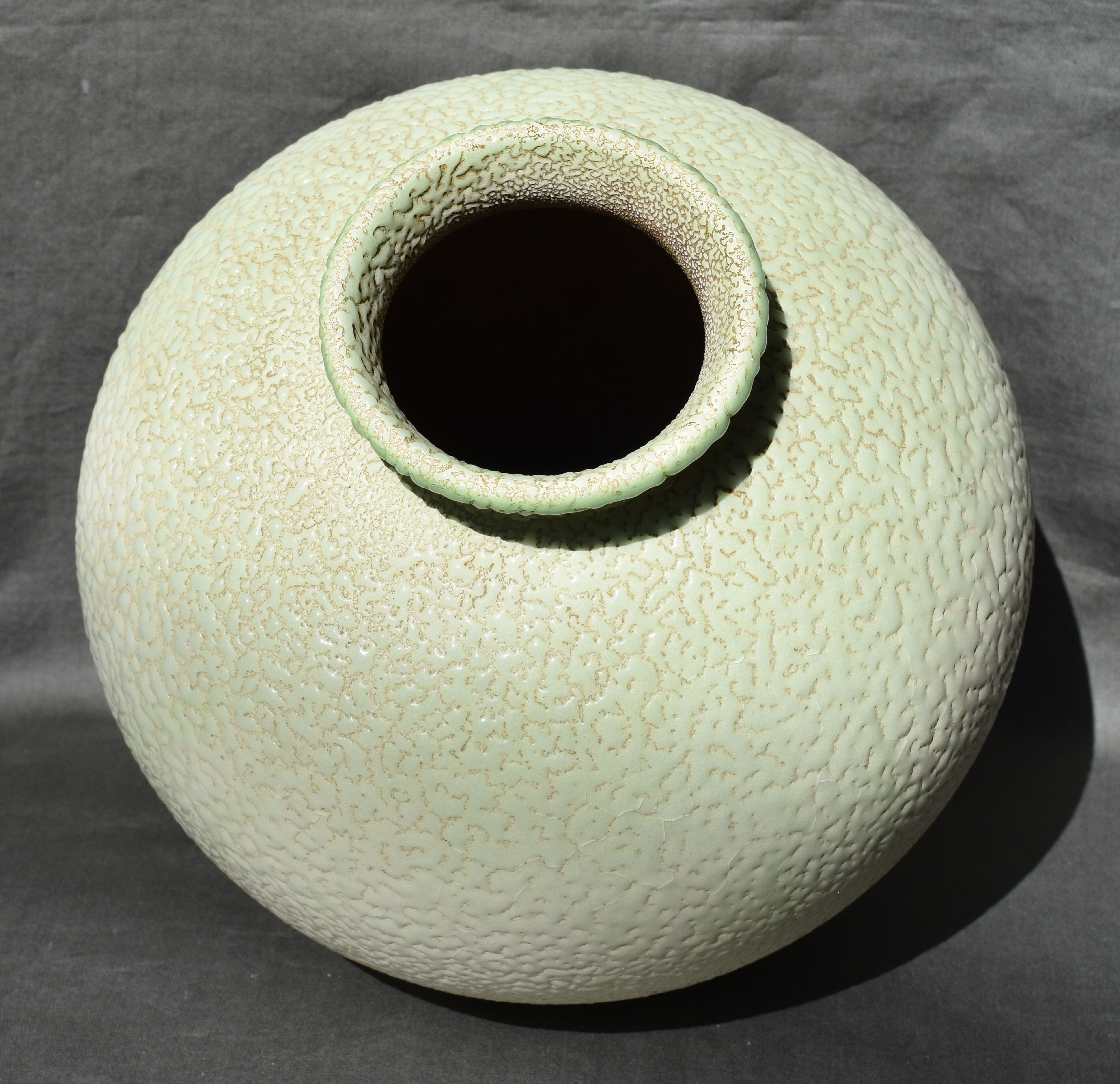Ovoid vase in vermiculated ceramic art deco Sevres vinsare