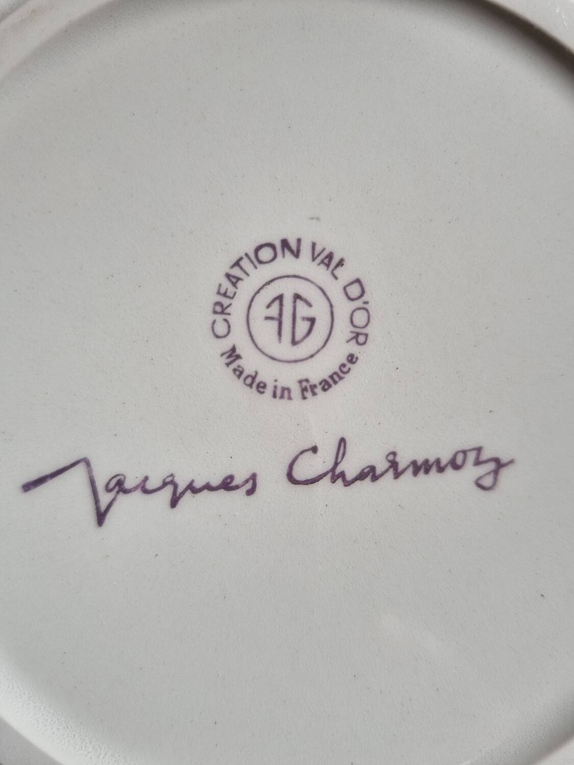 Dessert plates and their Gien earthenware dish illustrated by J. Charmoz automobile theme