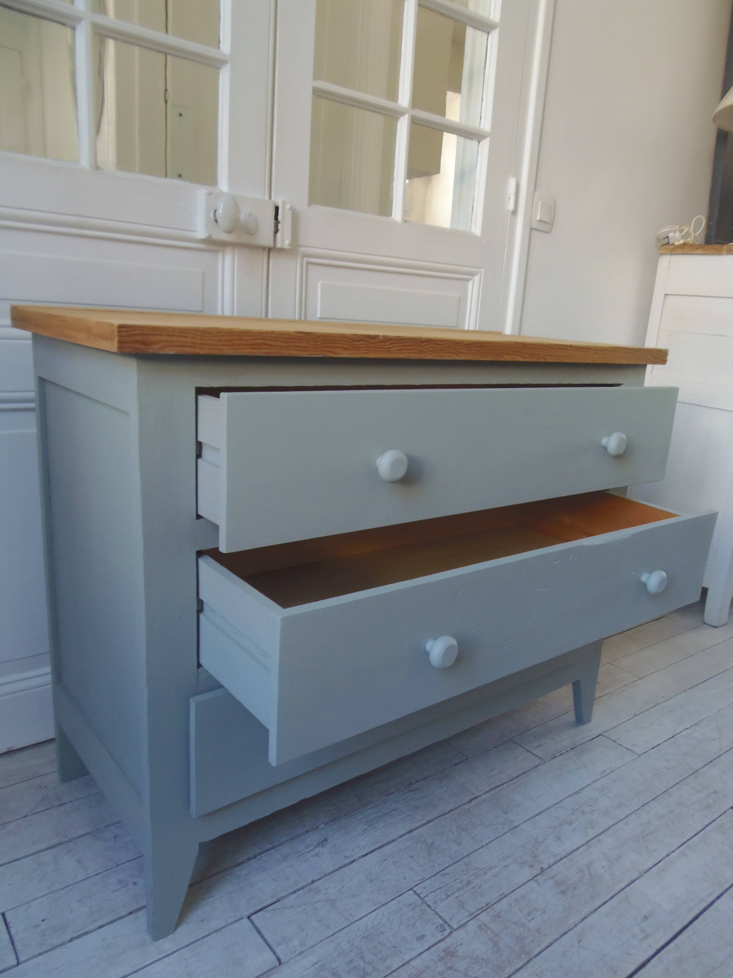 Re-enchanted chest of drawers in verdigris, wooden top protected by varnish. 3 t furniture