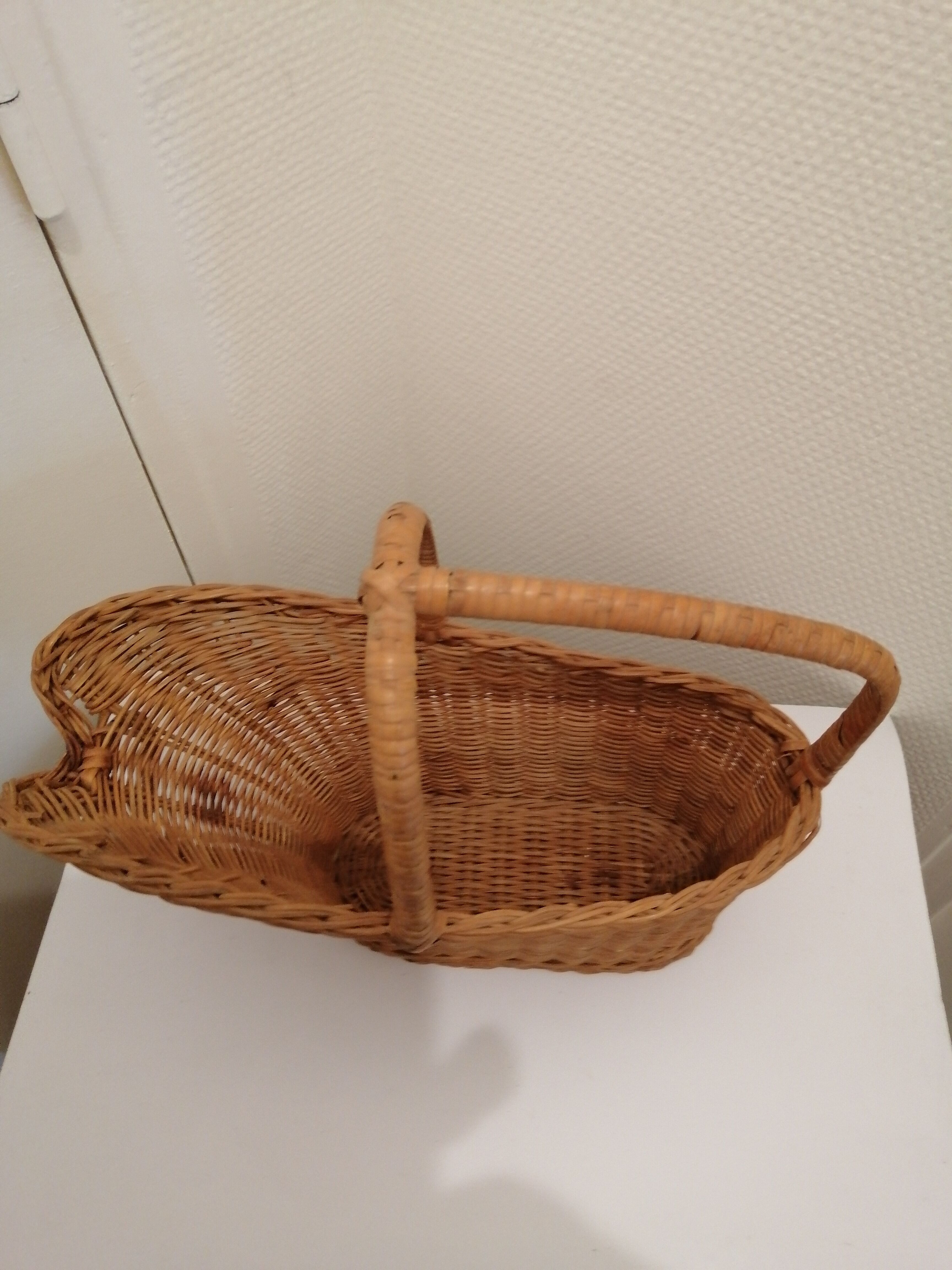 Wicker basket bottle holder
