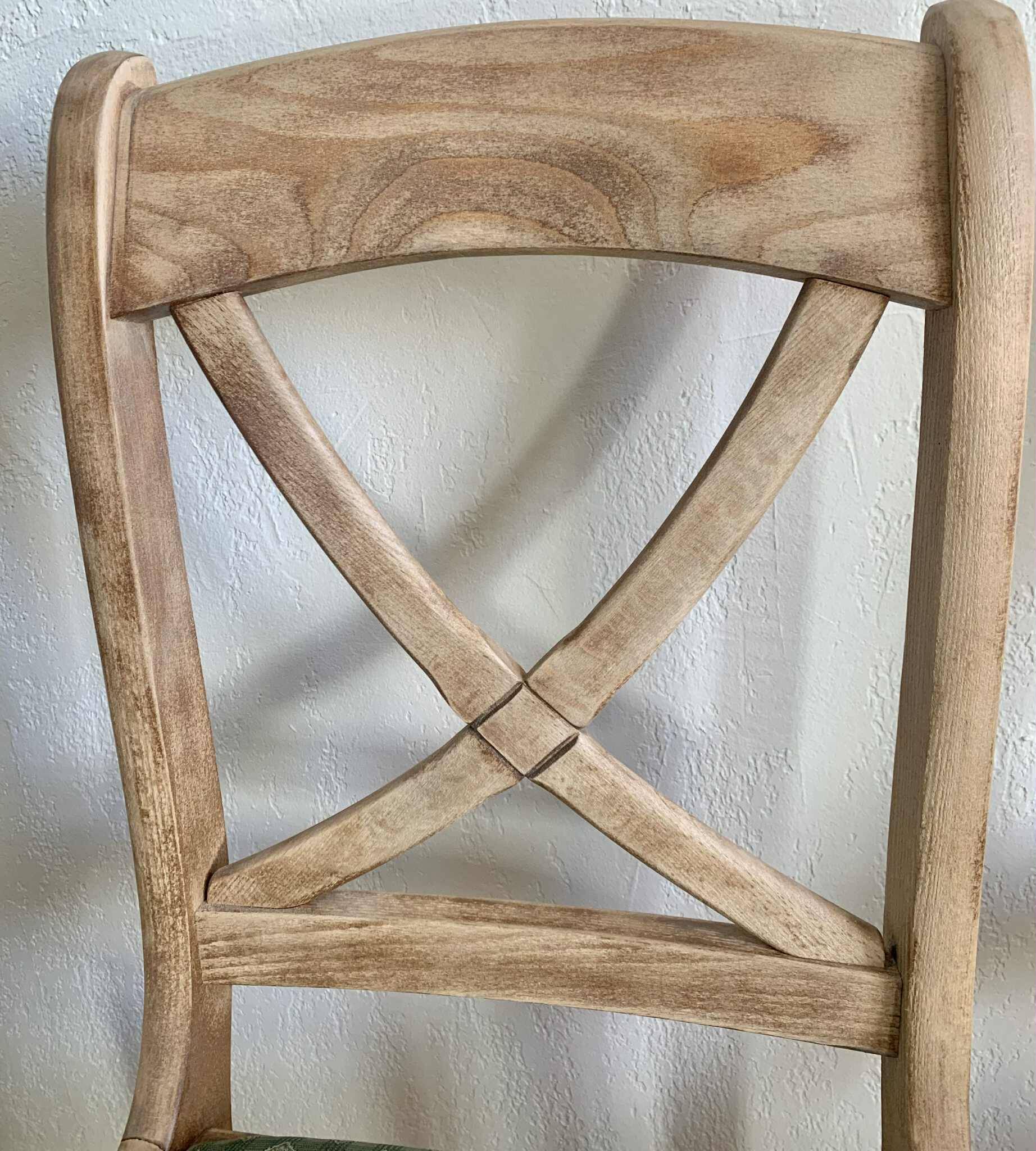 Set of 6 cross-back chairs in solid wood, with white boucle seats.