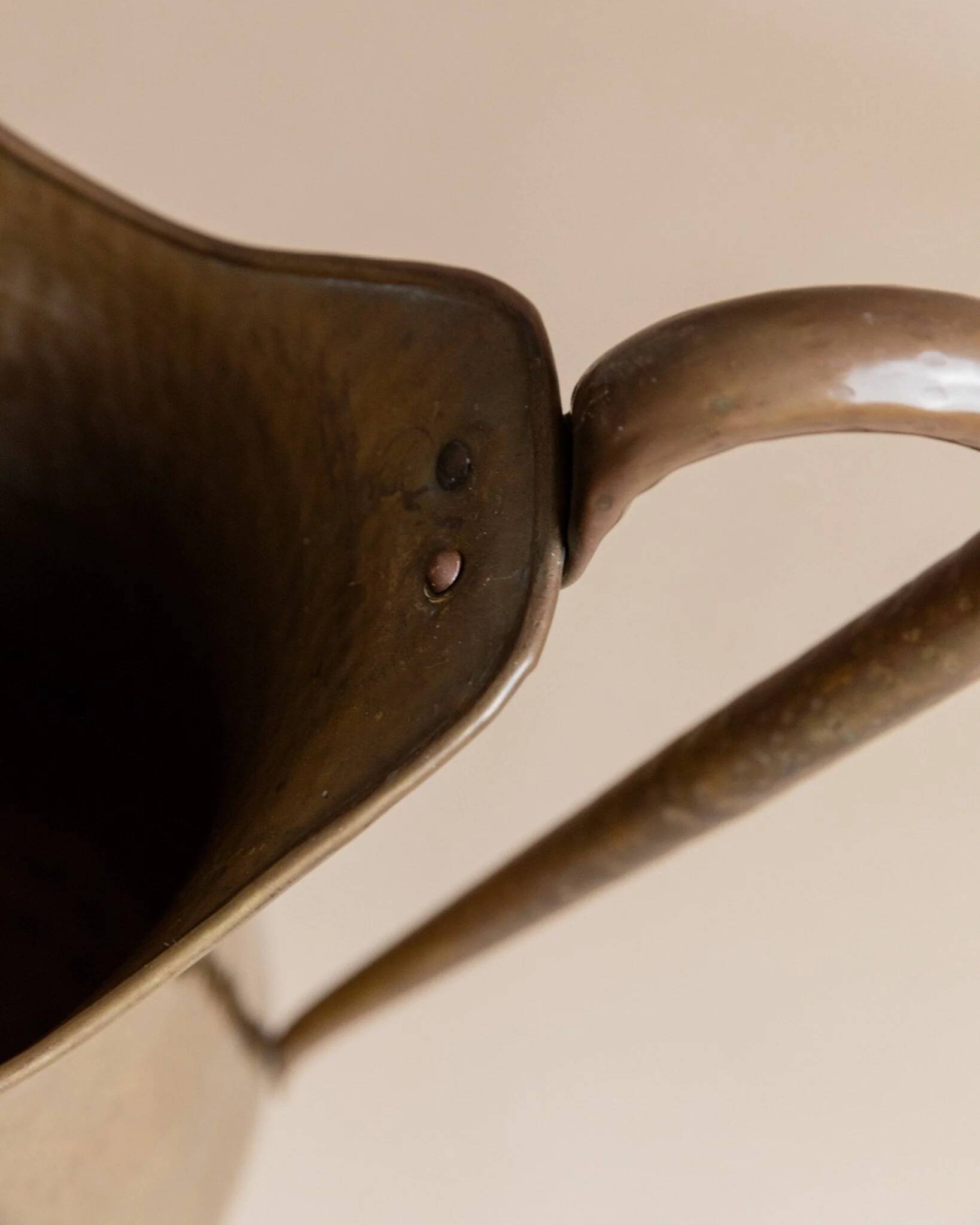 XXL vintage brass jug handmade in Italy (1950s) – golden brass vase with patina and elegant handle