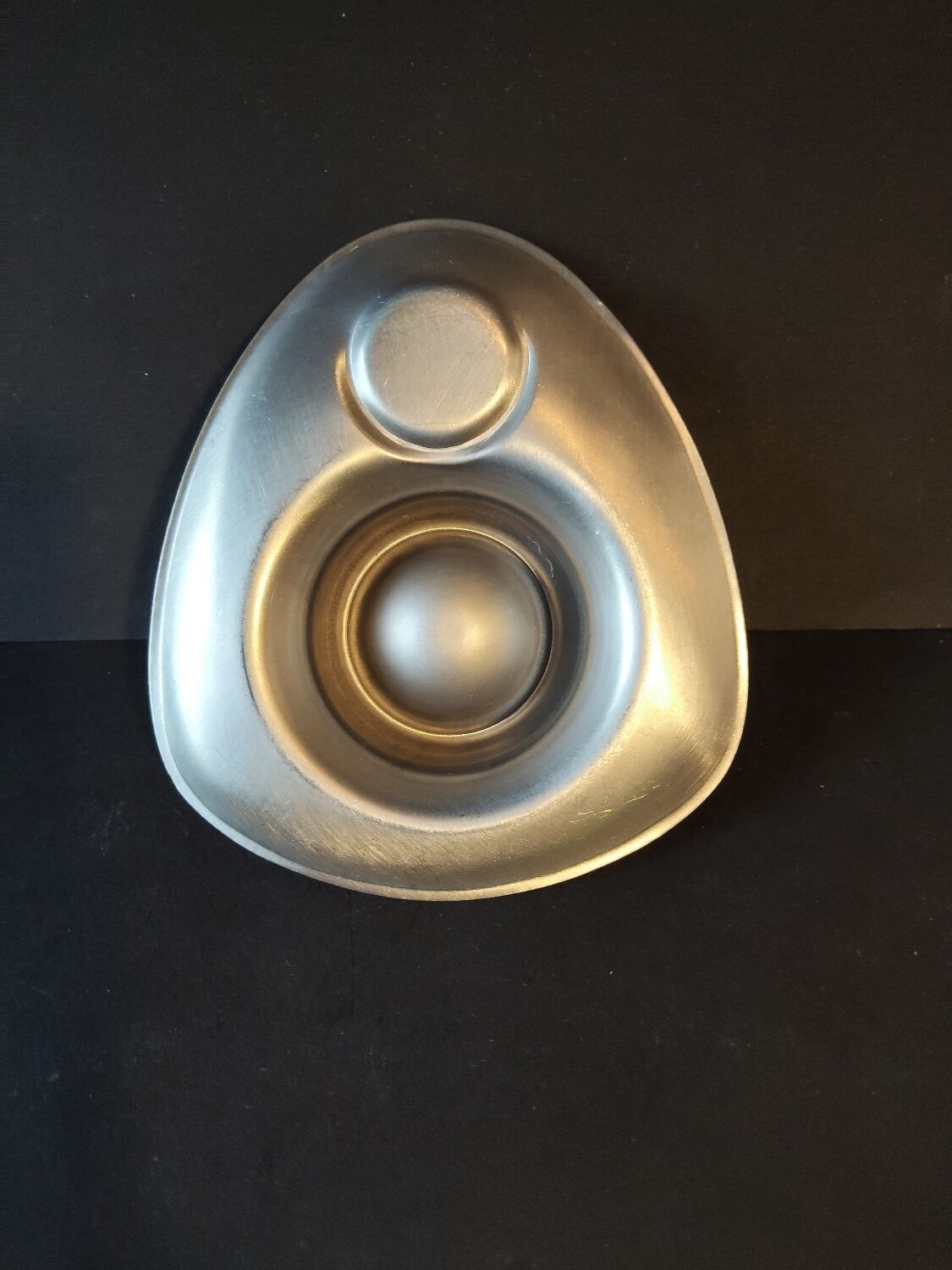 Modernist metal egg cup – Alessi spirit