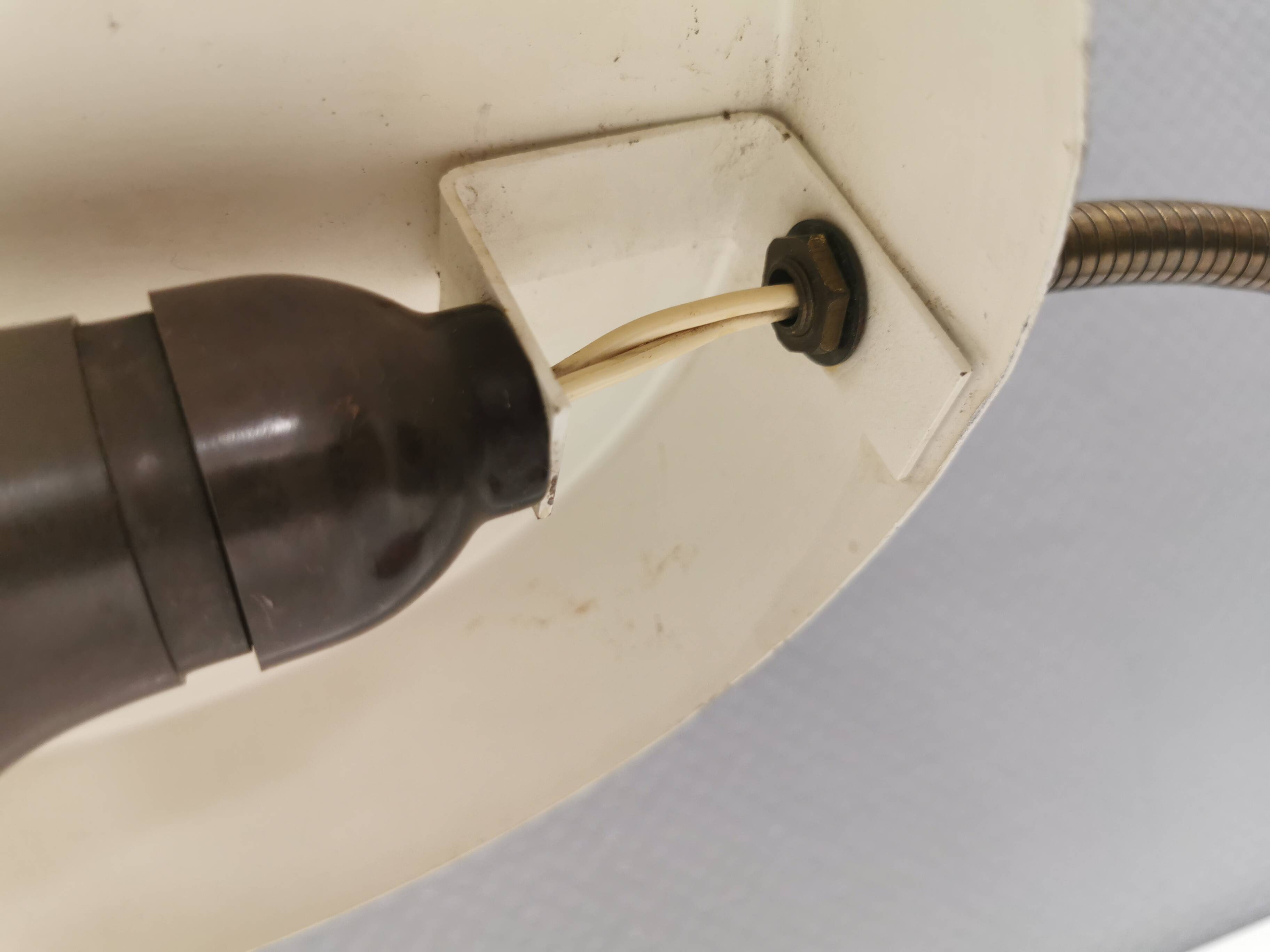 Table lamp in aubergine coloured metal, brass bend and teak wood 1960-70s