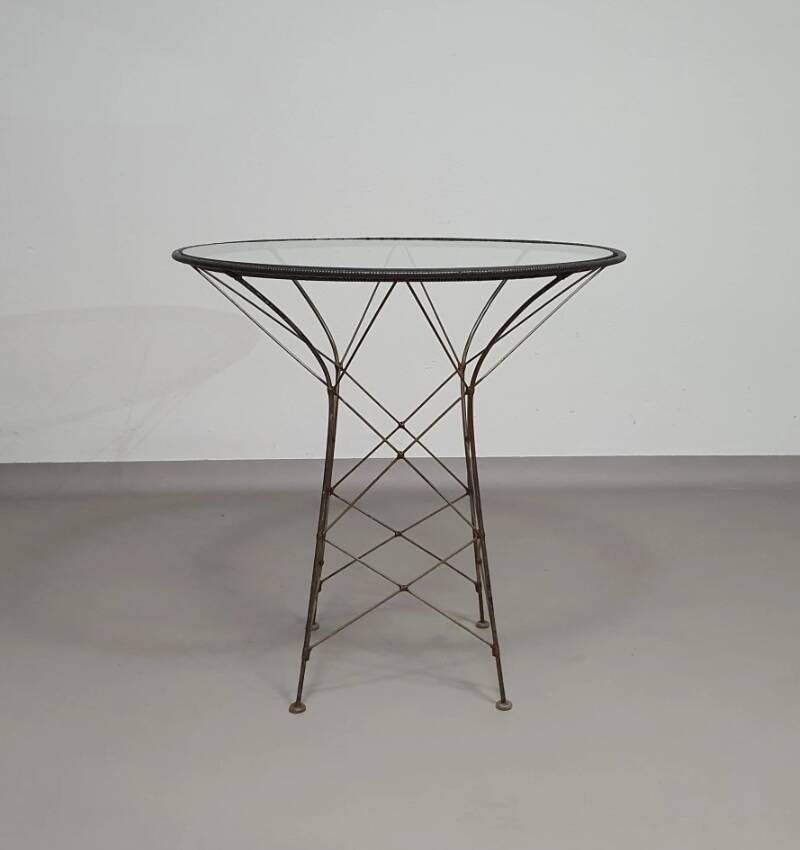 Beautiful dining set designed by Yuzuru Yamakawa. The chairs and table are