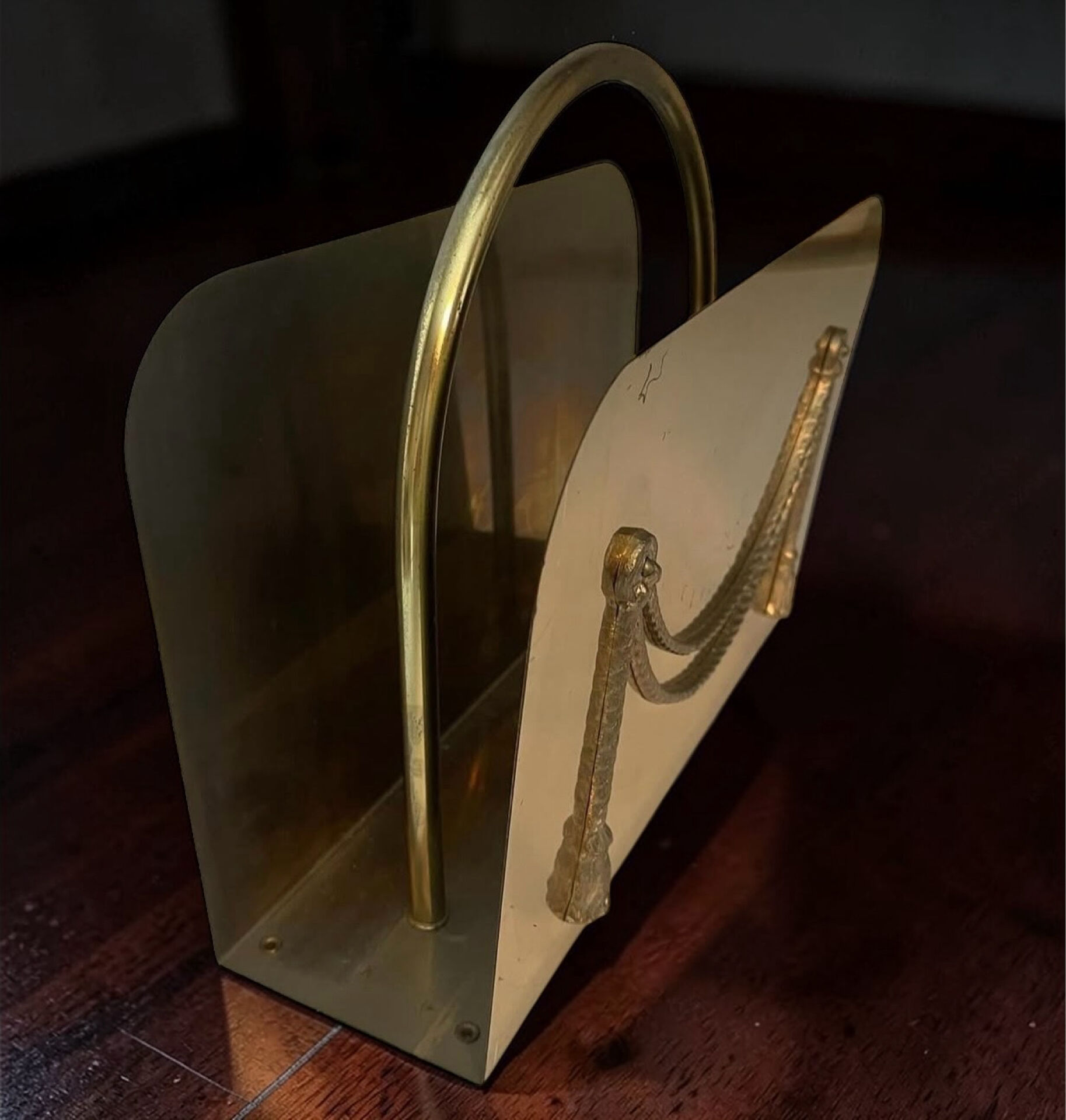 Porte-revues vintage en laiton massif – Décor drapé – Range magazines