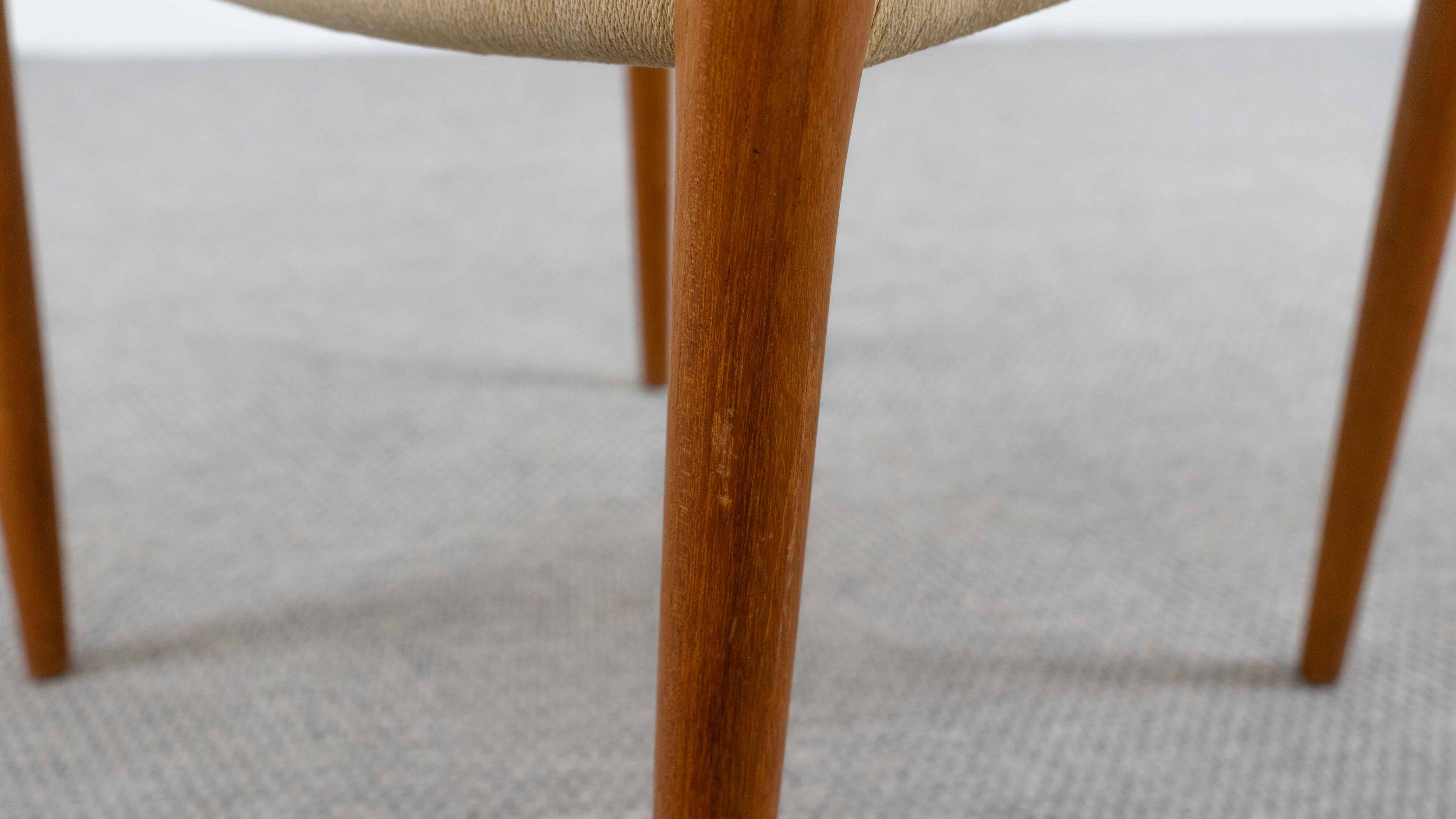Ensemble de 4 chaises en teck danois modèle "83" par Niels O. Möller, Danemark années 70.